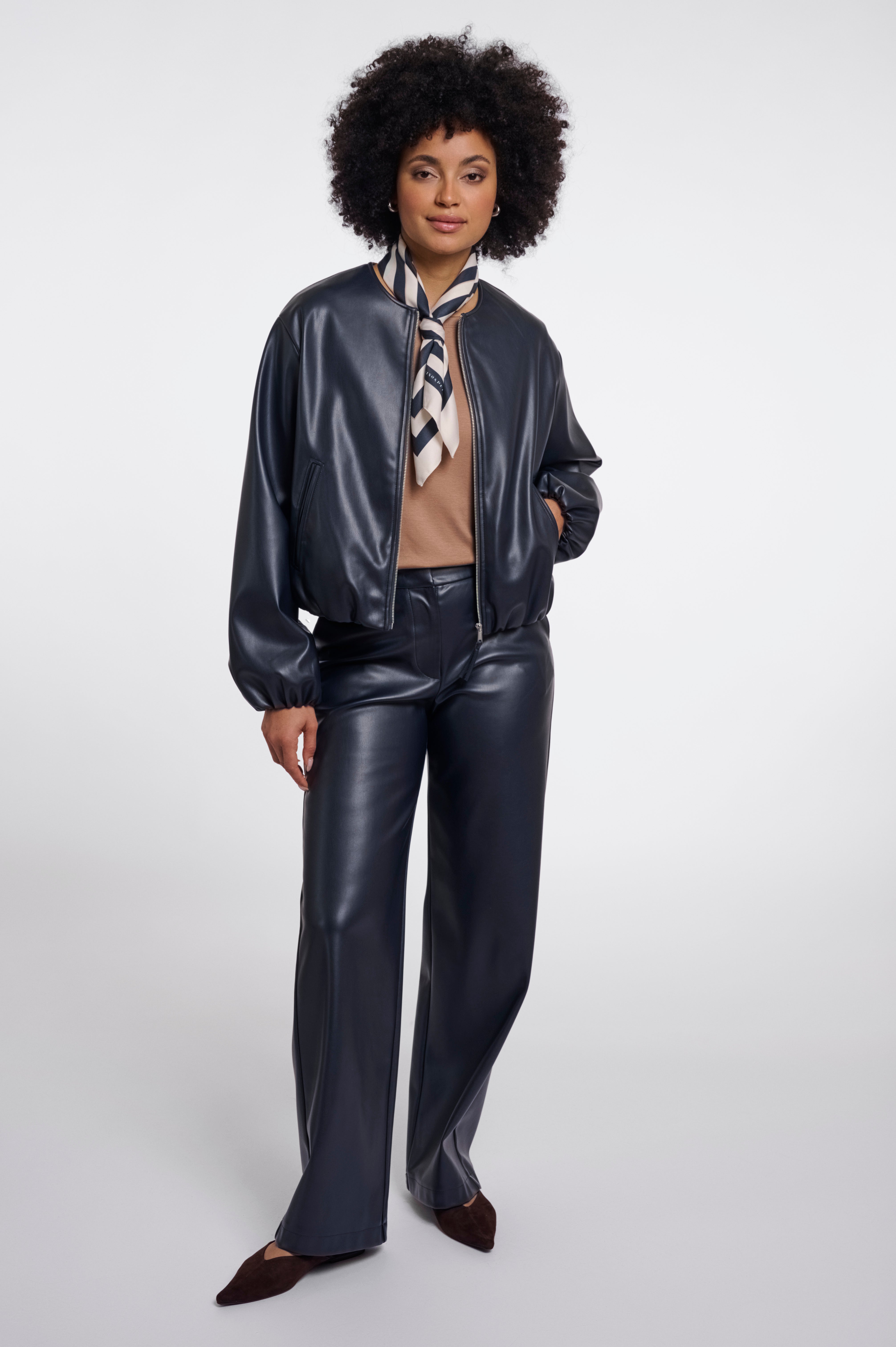 Das Halstuch Maëlle – Stilvolle Geometrie für jeden Look