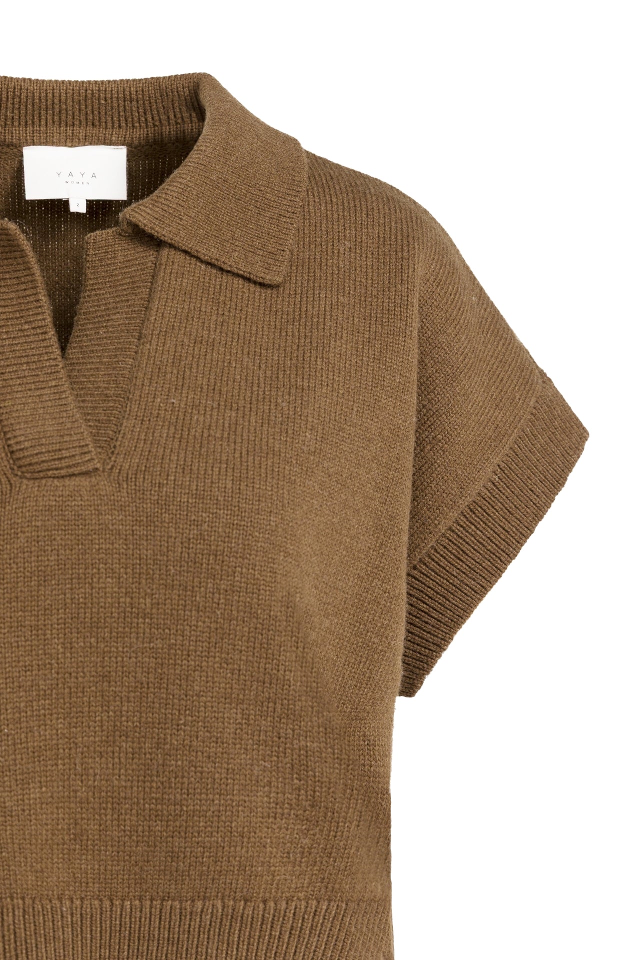 Lässiger Strickspenzer mit modernem Polokragen