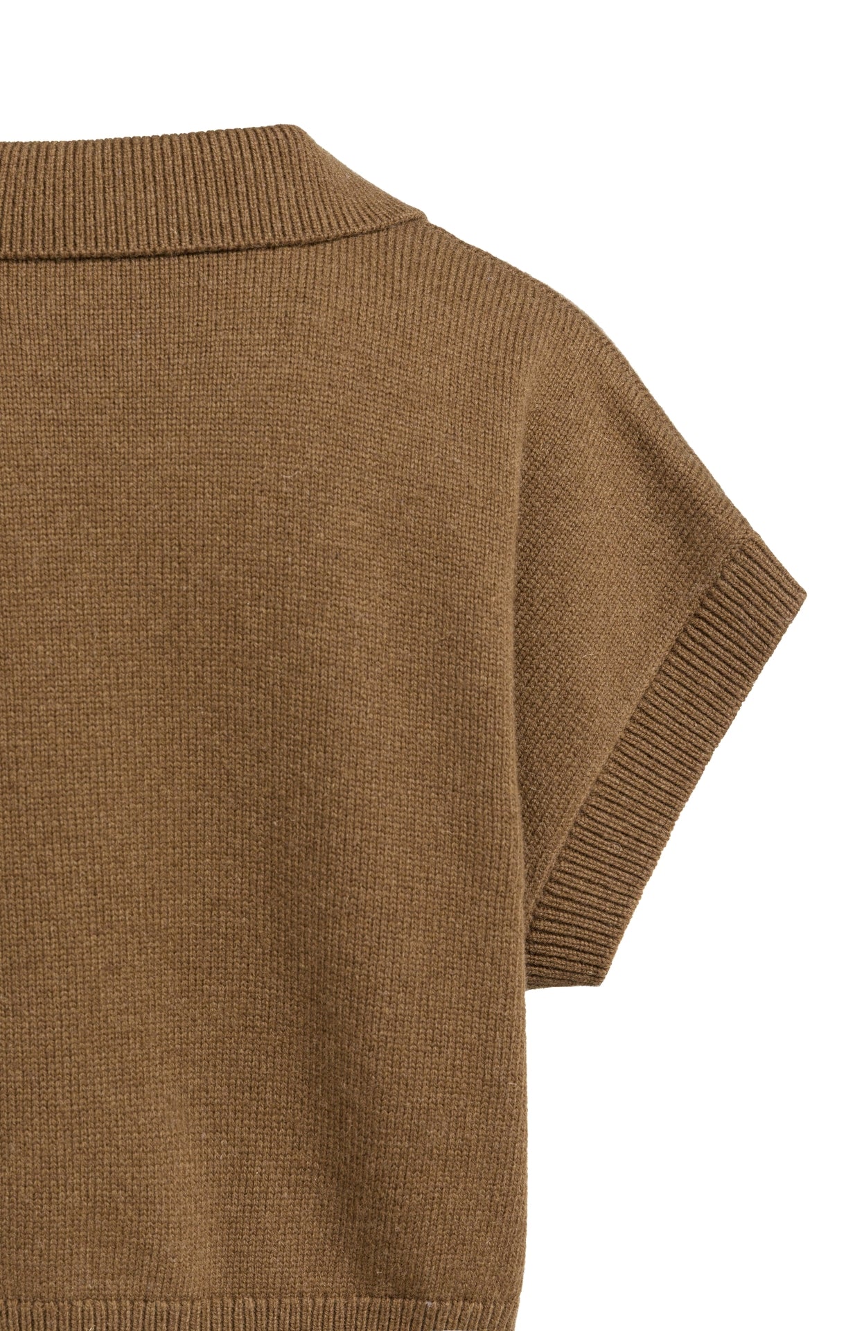 Lässiger Strickspenzer mit modernem Polokragen