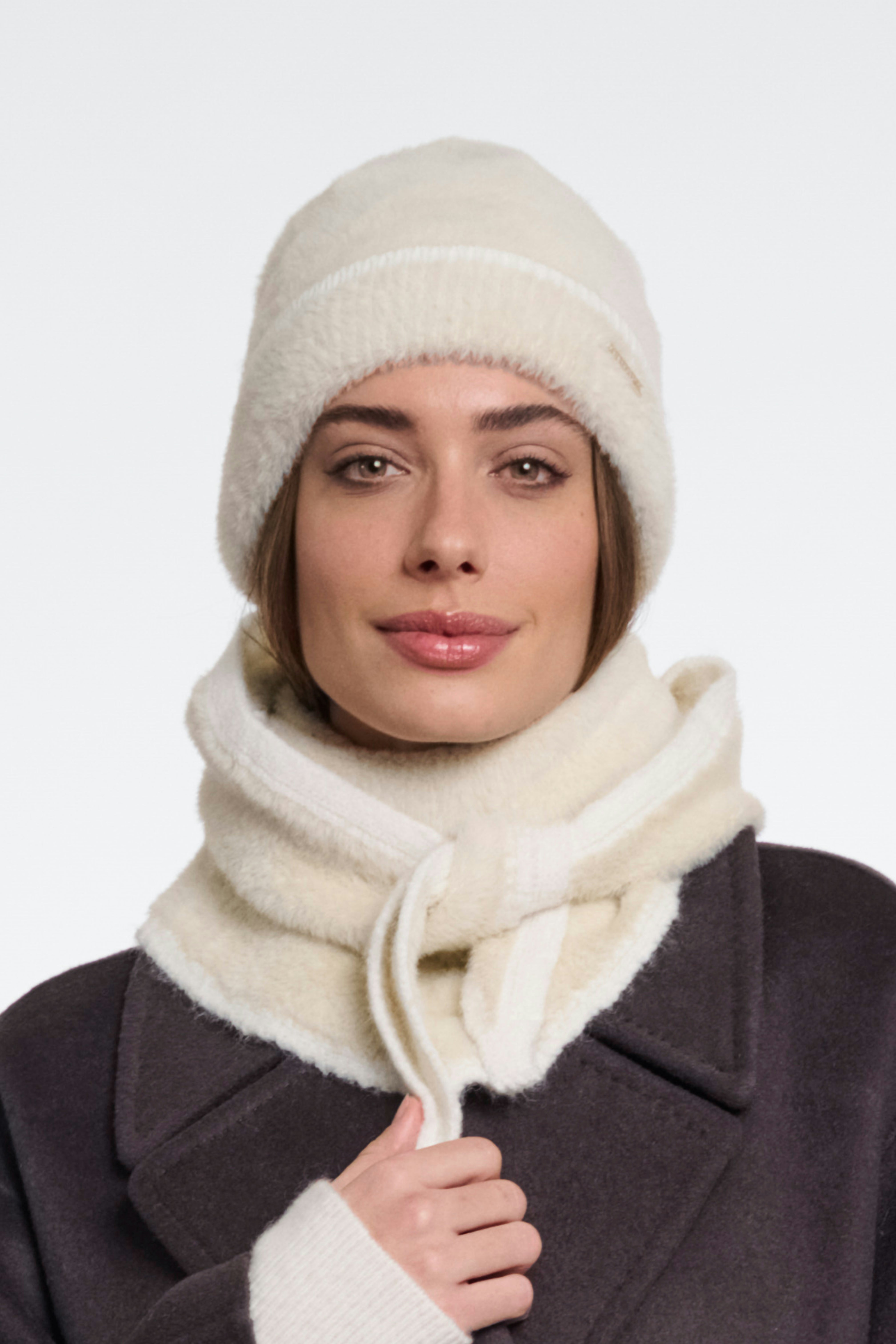 Beanie Connie
