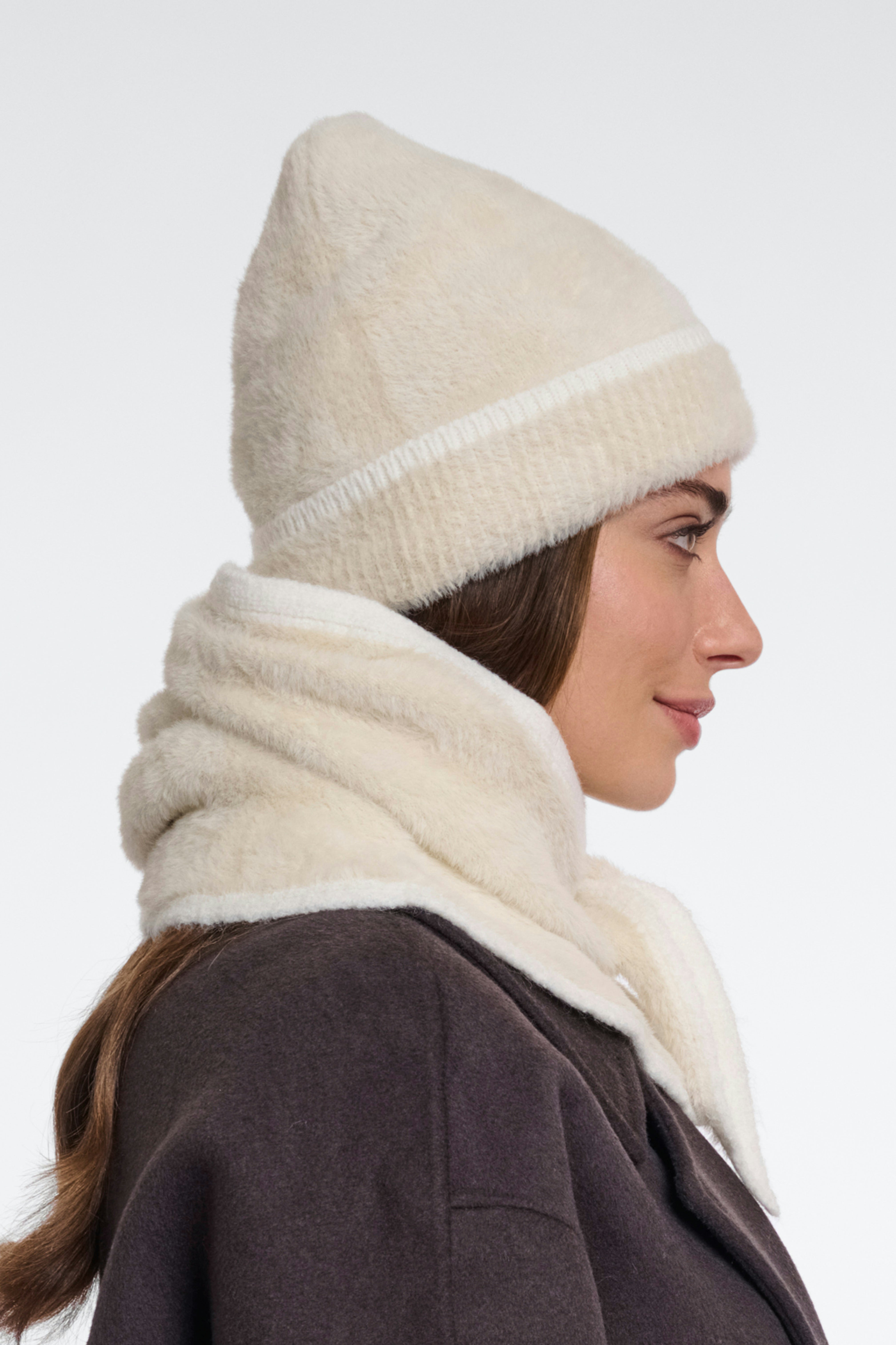 Beanie Connie