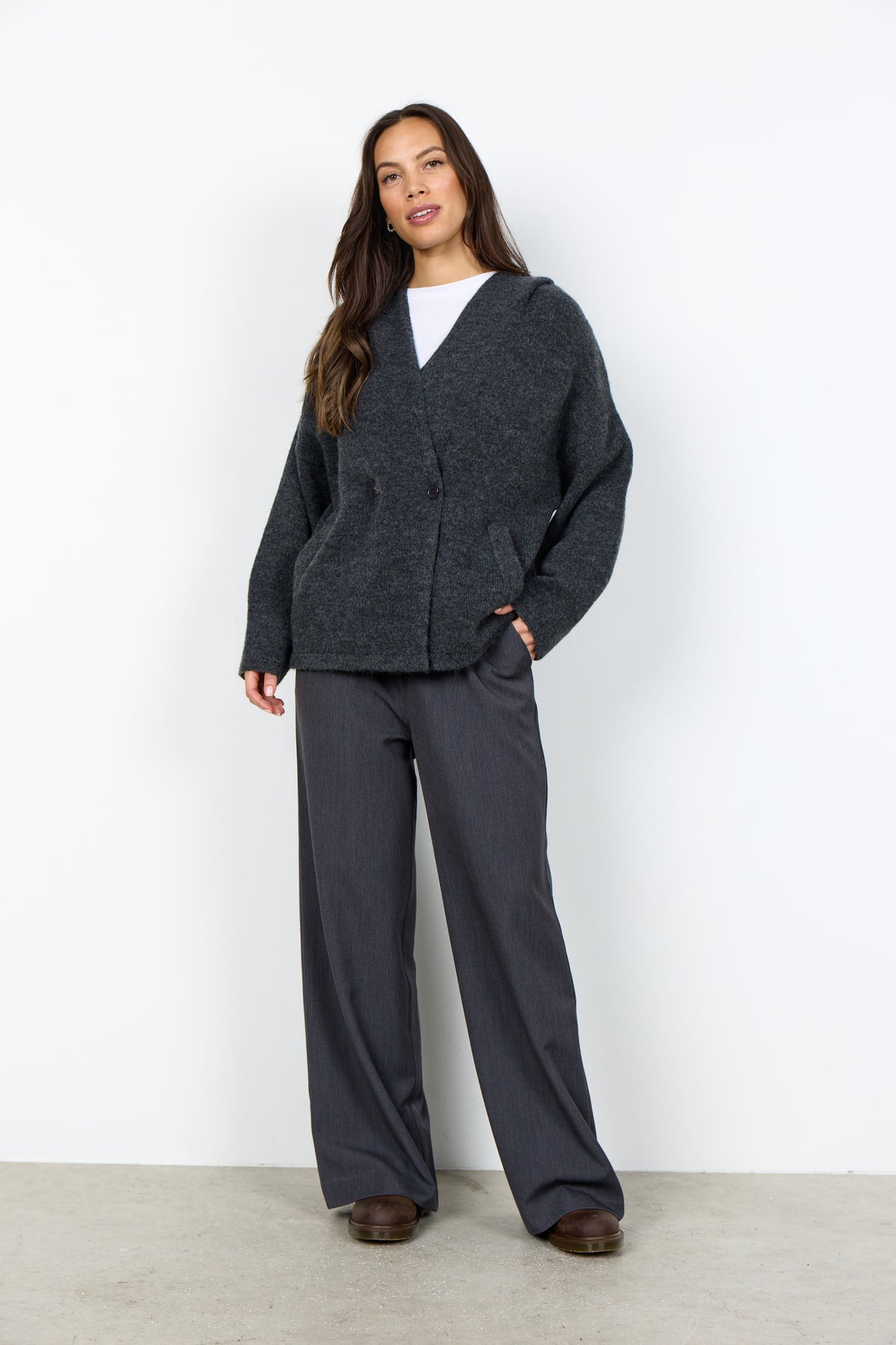 Die Kapuzen-Strickjacke