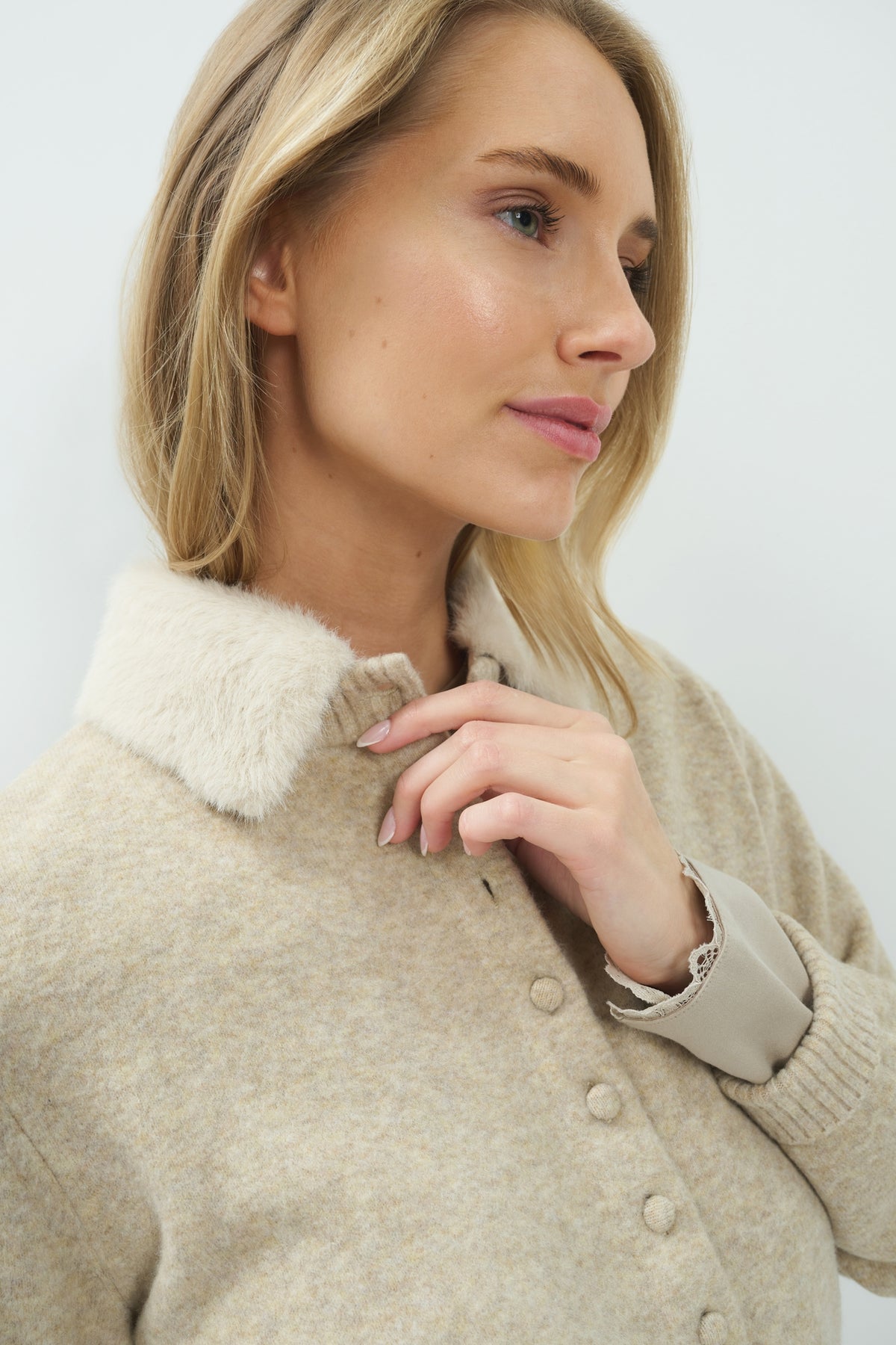Der Feinstrick-Cardigan mit Wechselkragen