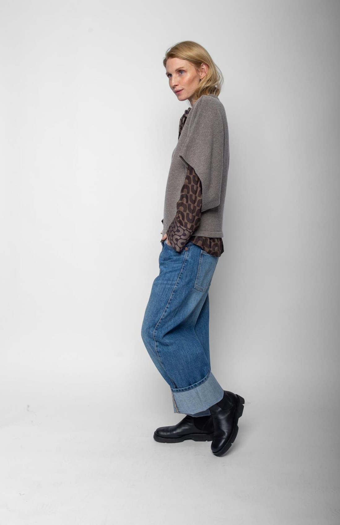 Der kurze Oversize-Strickponcho