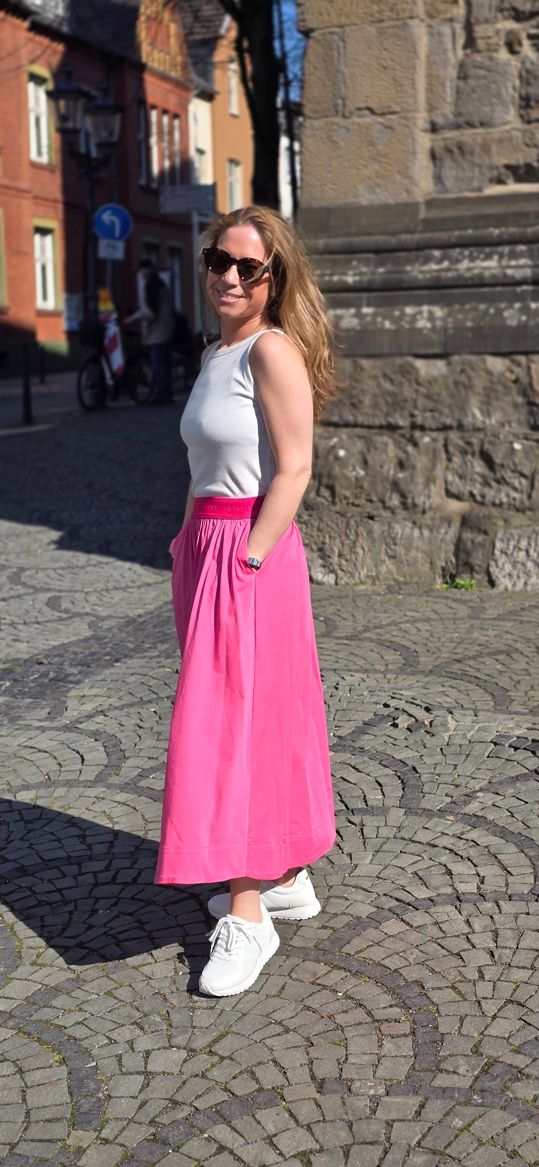 Der Midi-Rock in Pink und Karamell