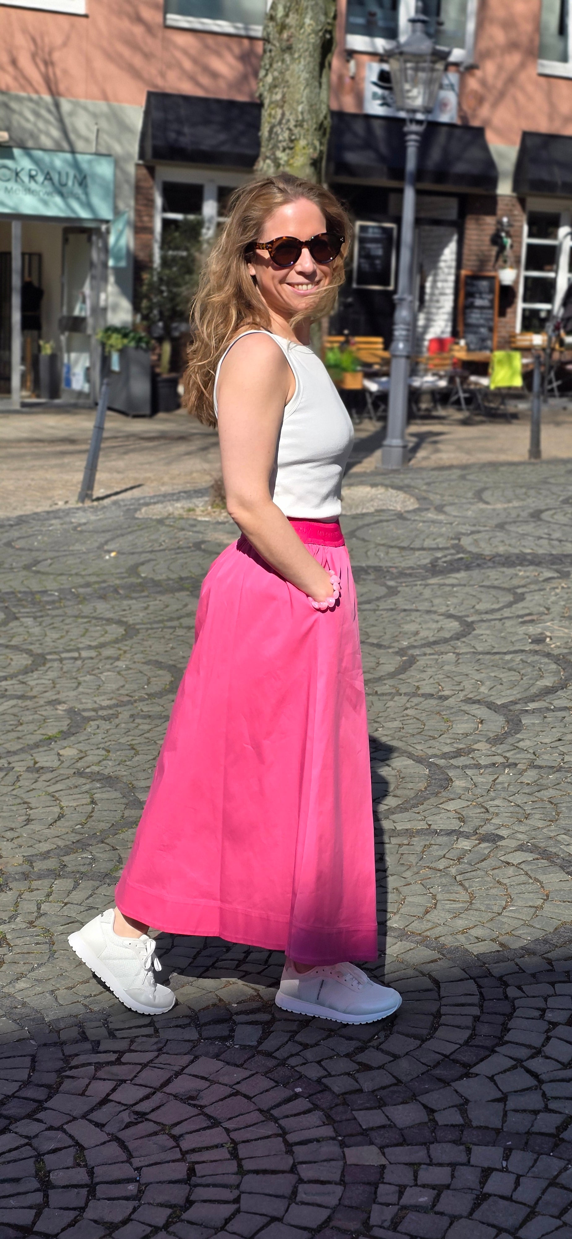 Der Midi-Rock in Pink und Karamell