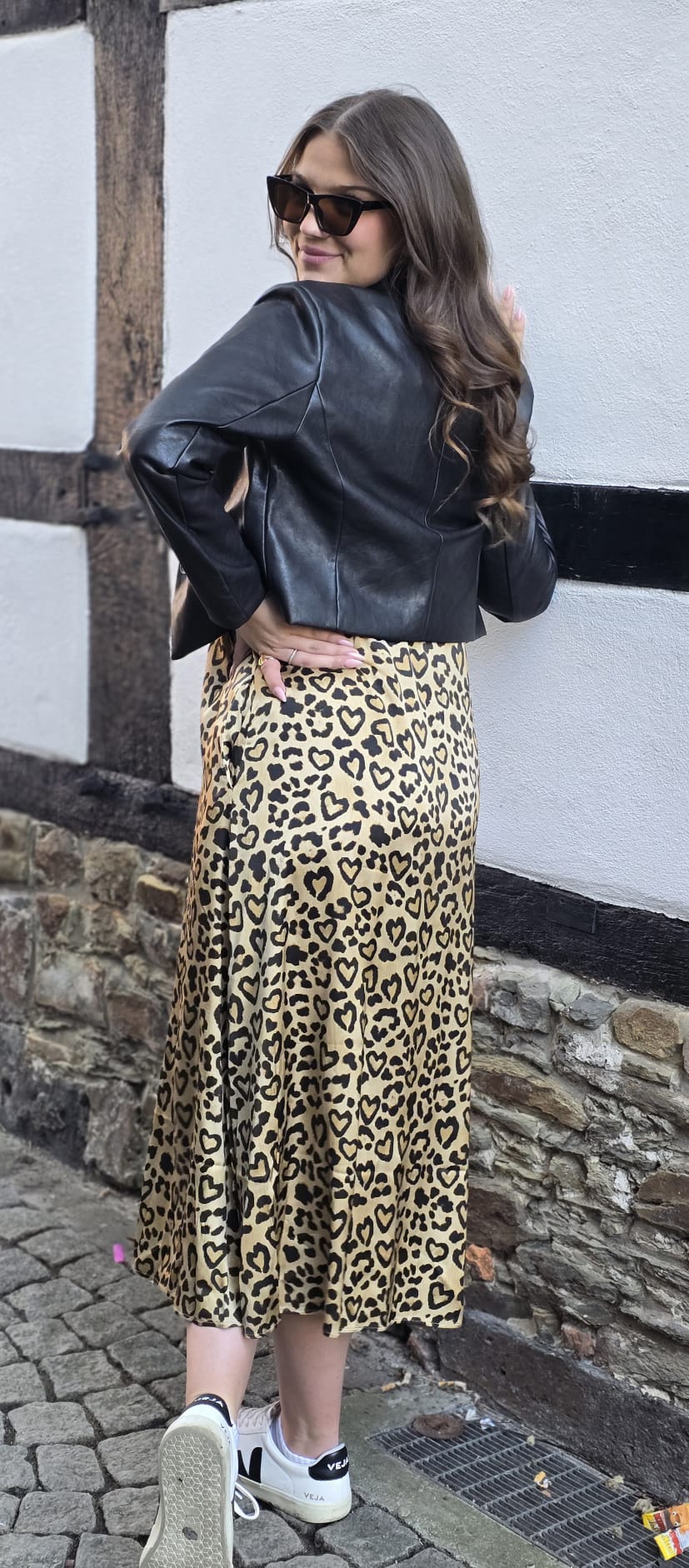Kleid lang mit Leo-Herz Print