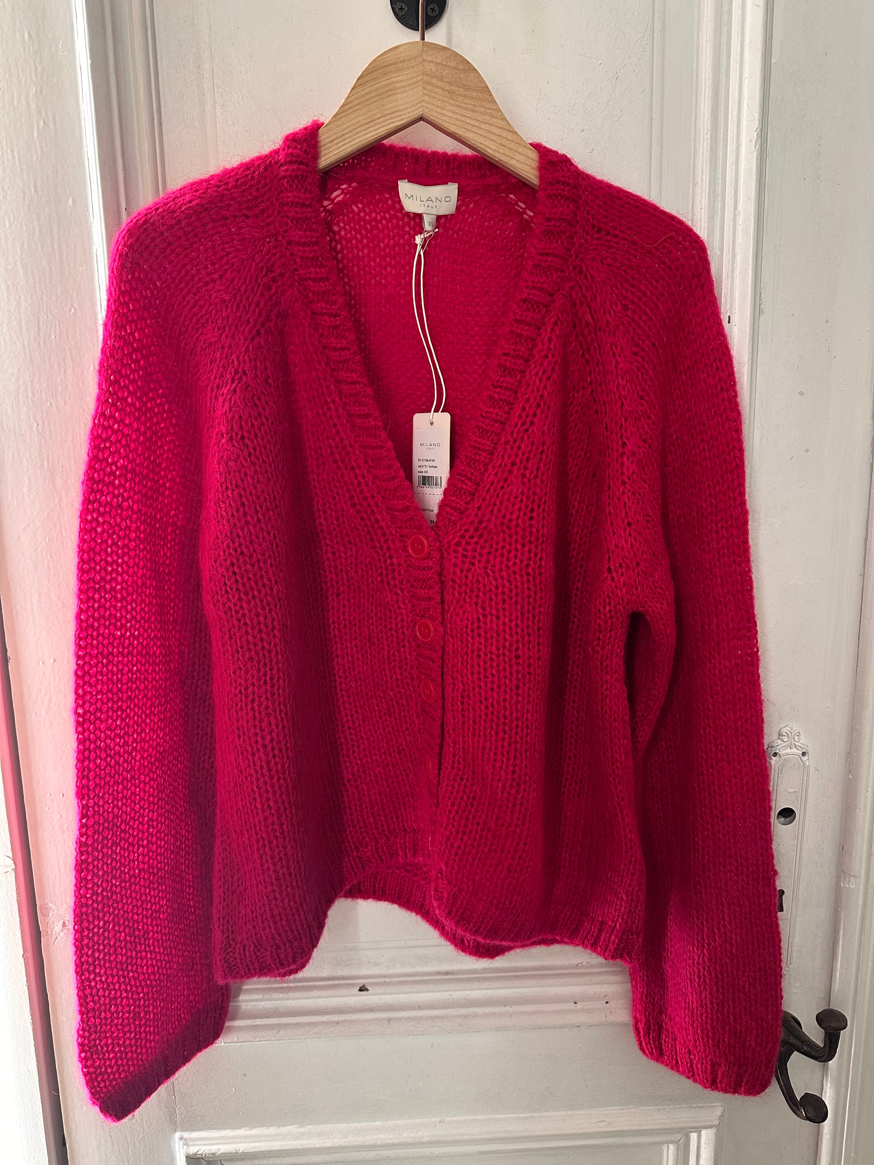 Oversize Strickjacke mit drei Knöpfen