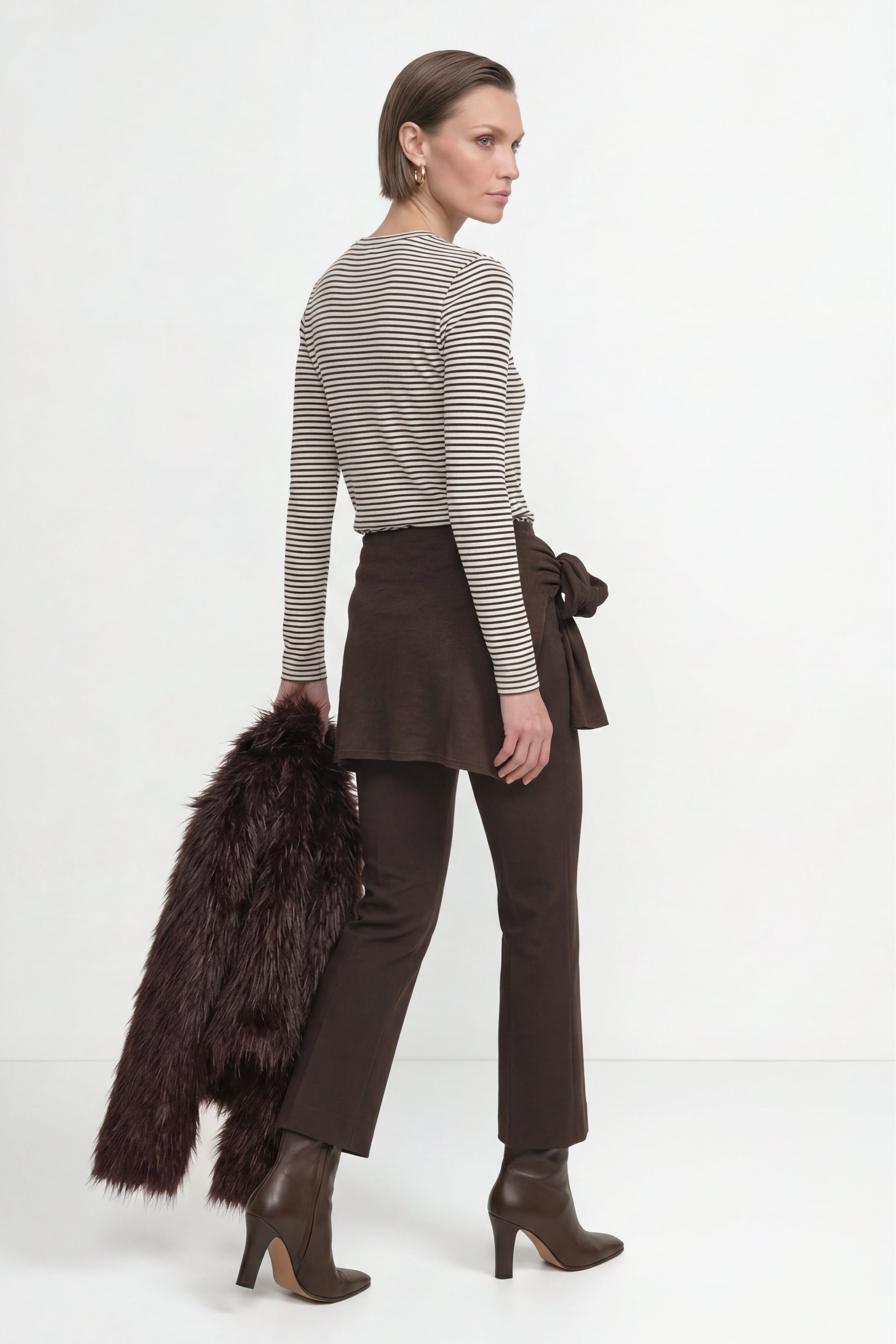 Maritimer Streifen-Chic – Das elastische Longsleeve in Espressobraun und Khakigrün