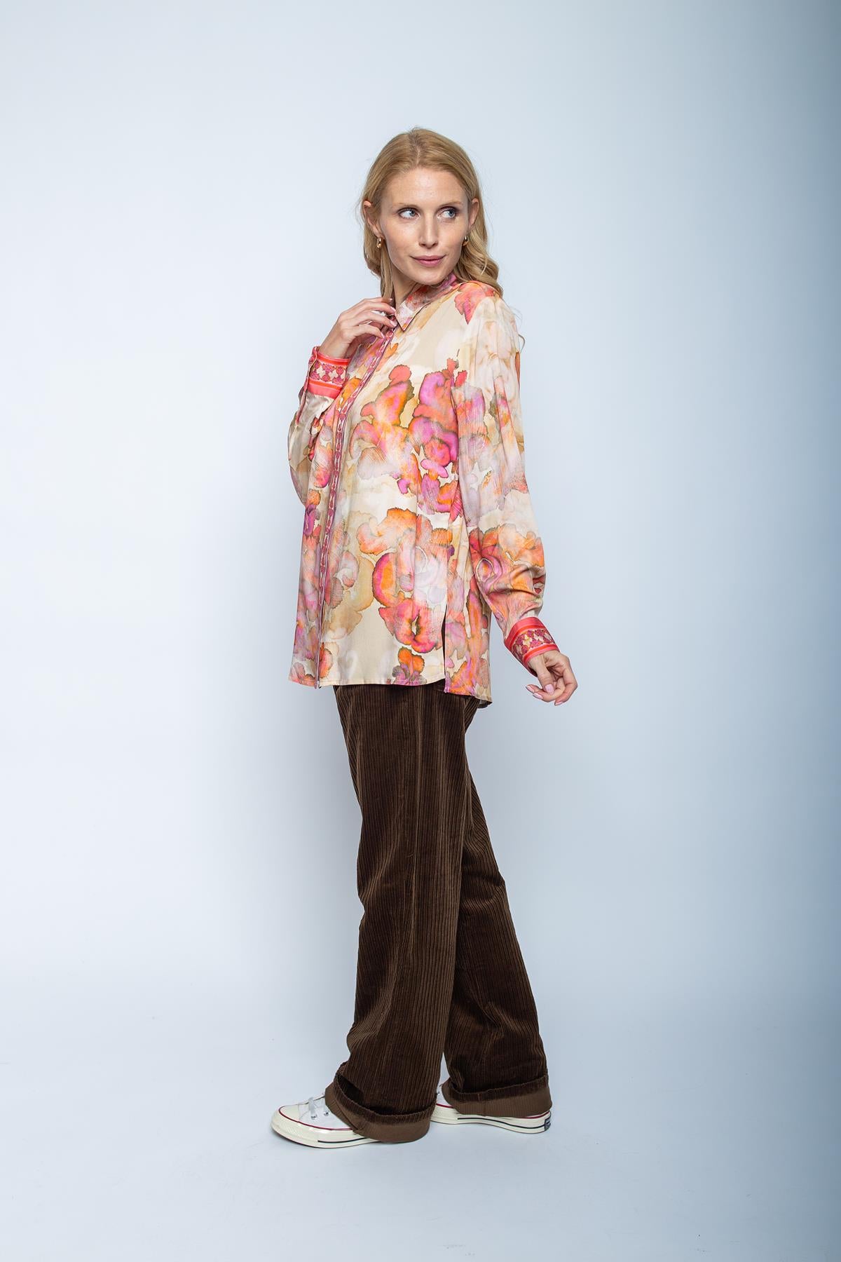 Moderne Hemdbluse mit Batik Flower Print