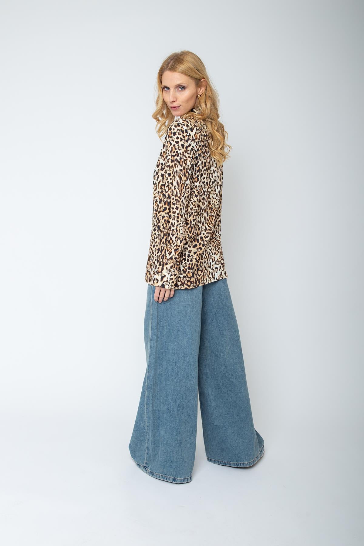 Hemdbluse mit abnehmbarer Schluppe & coolem Leo-Bienen-Print