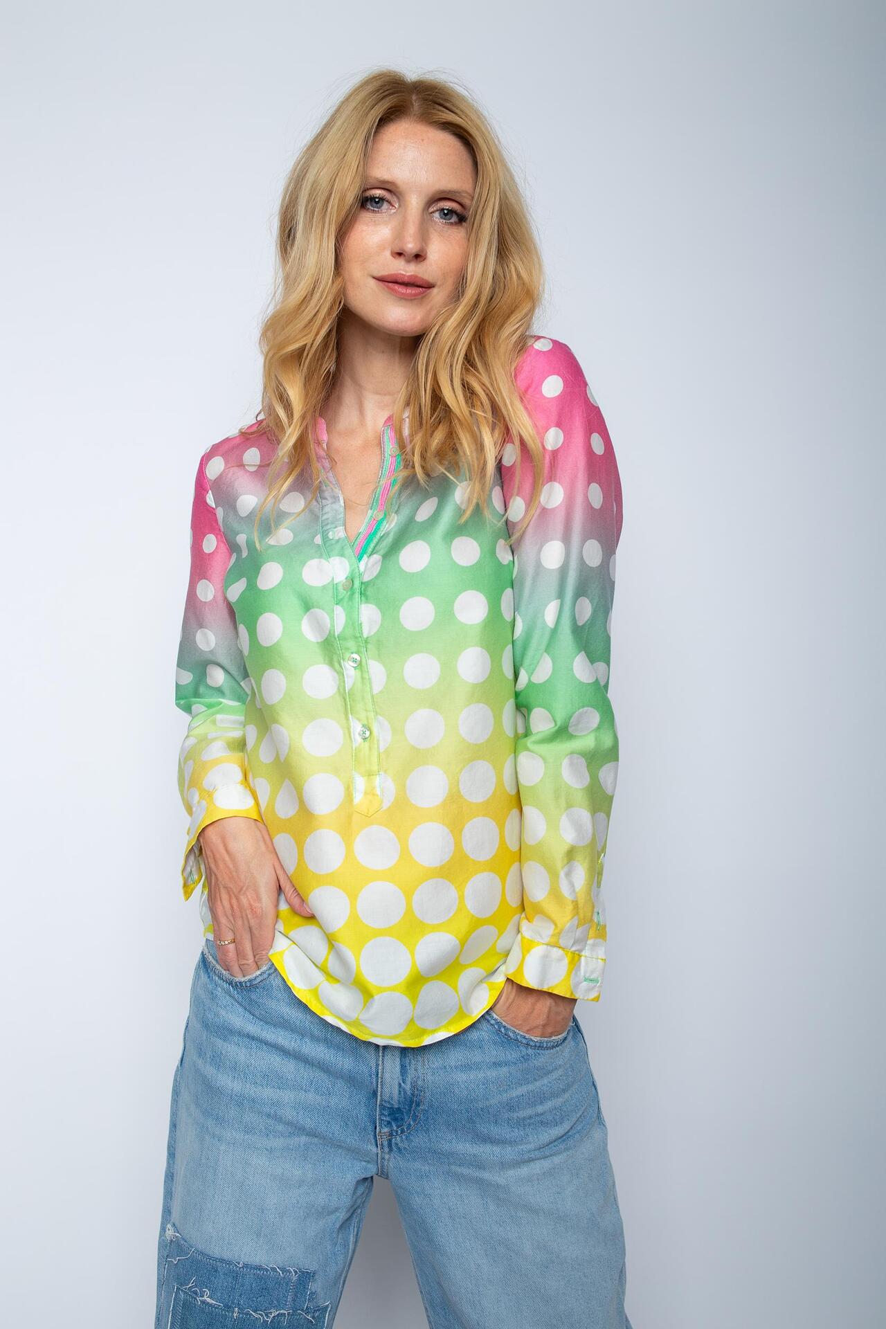 Shirtbluse mit sanften Pastell farbverlauf -Emily van den Bergh