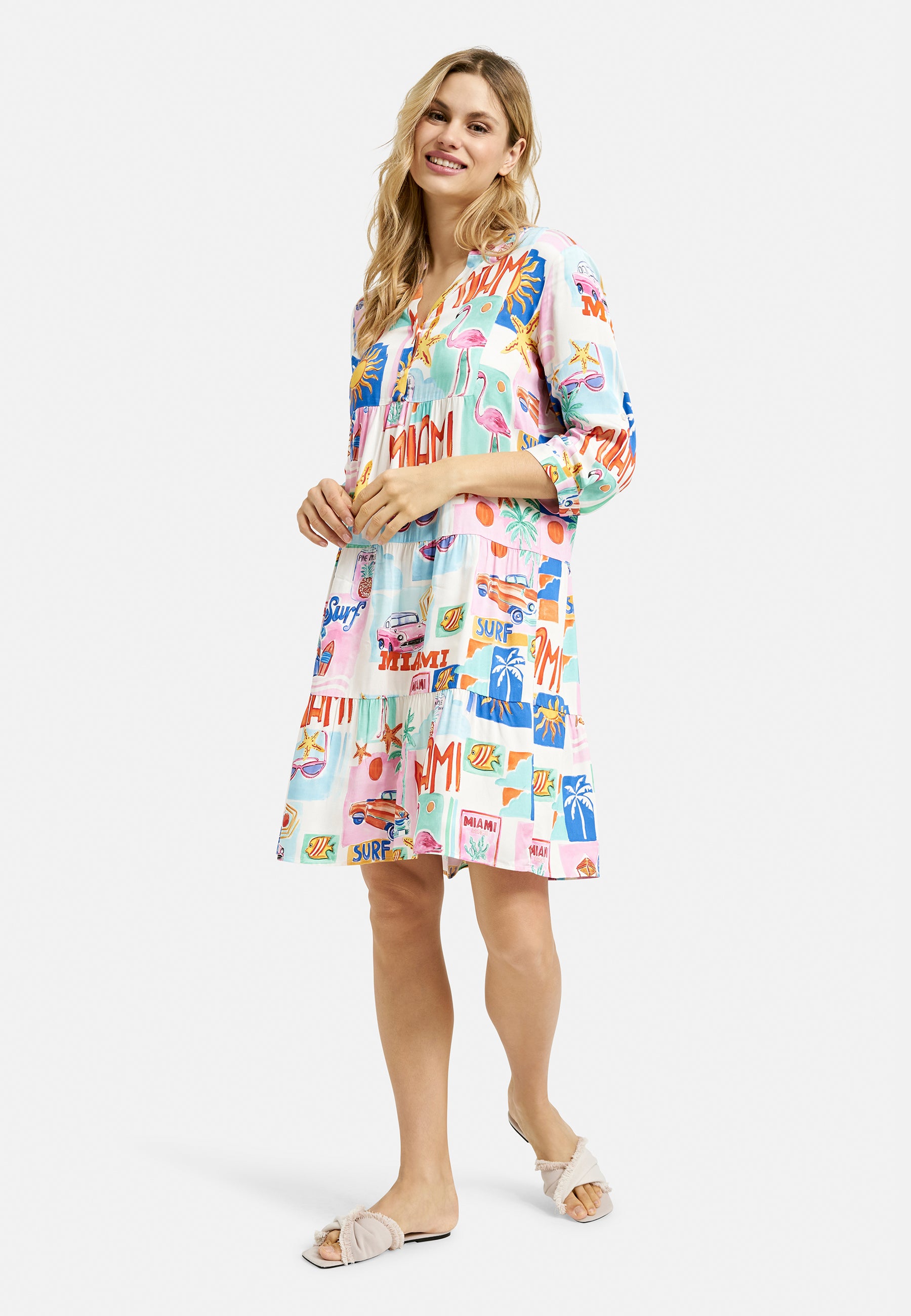 Kleid mit Nackenblende