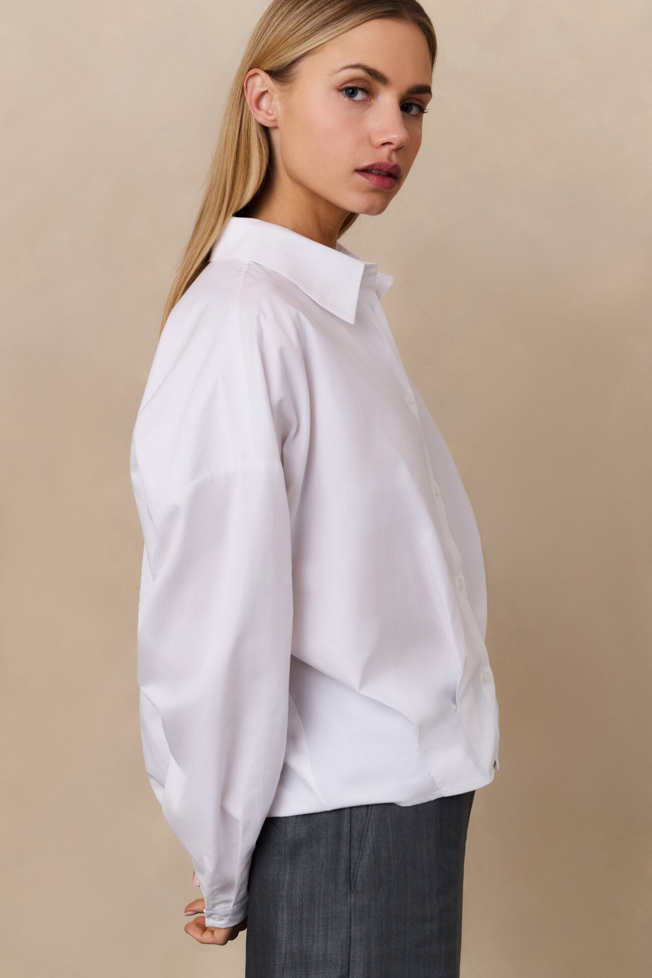 Popelinebluse mit Plisseefalten und klassischem Kragen