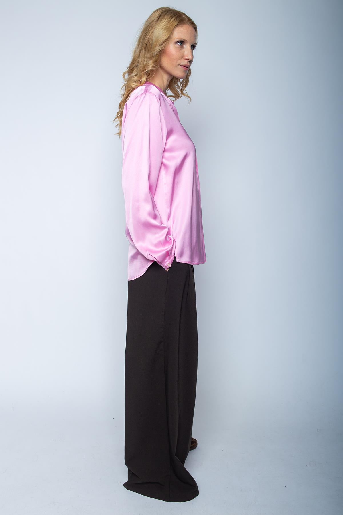 Süße Shirtbluse mit femininen Details