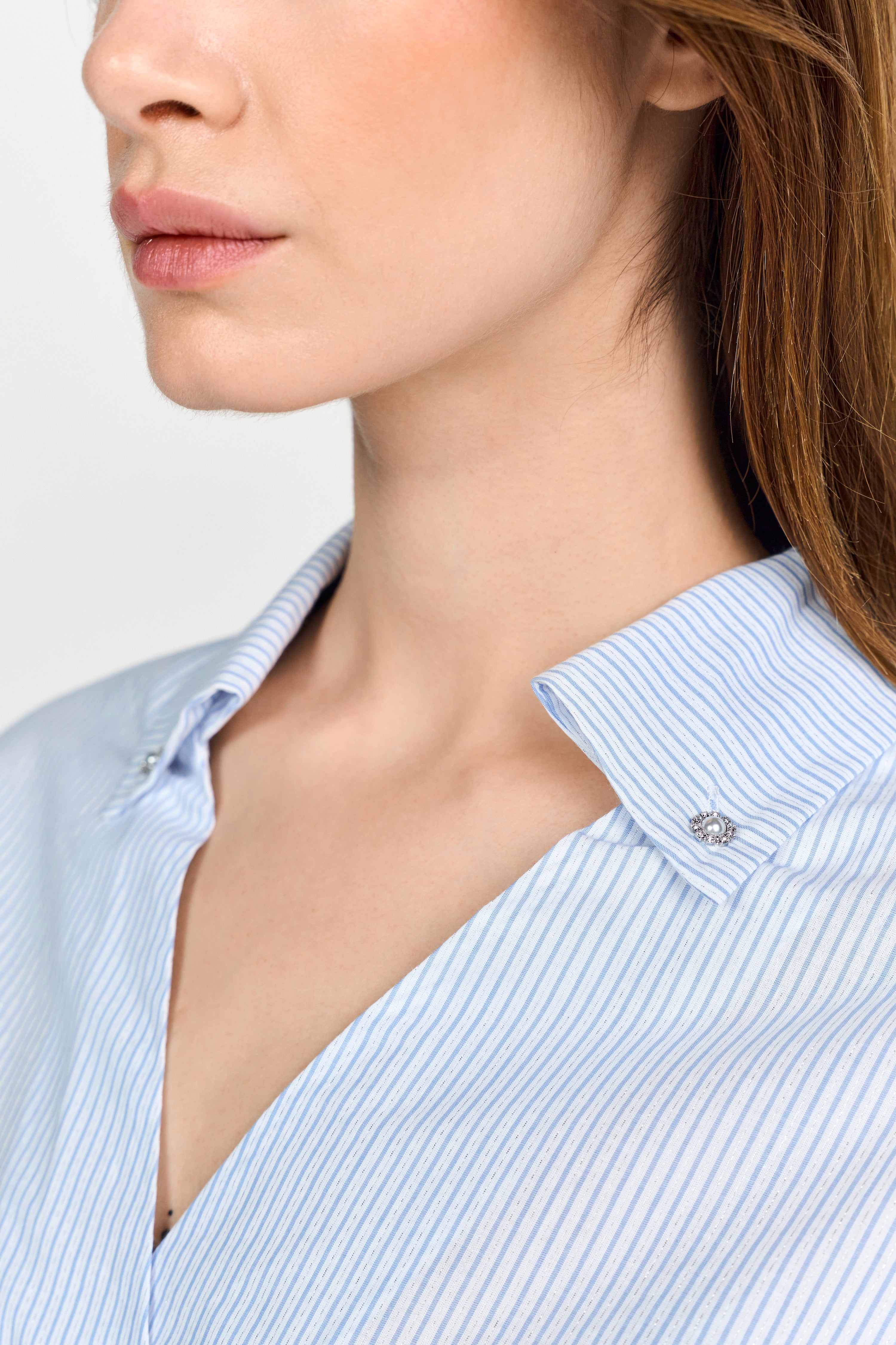 Wickelbluse mit zarten Streifen