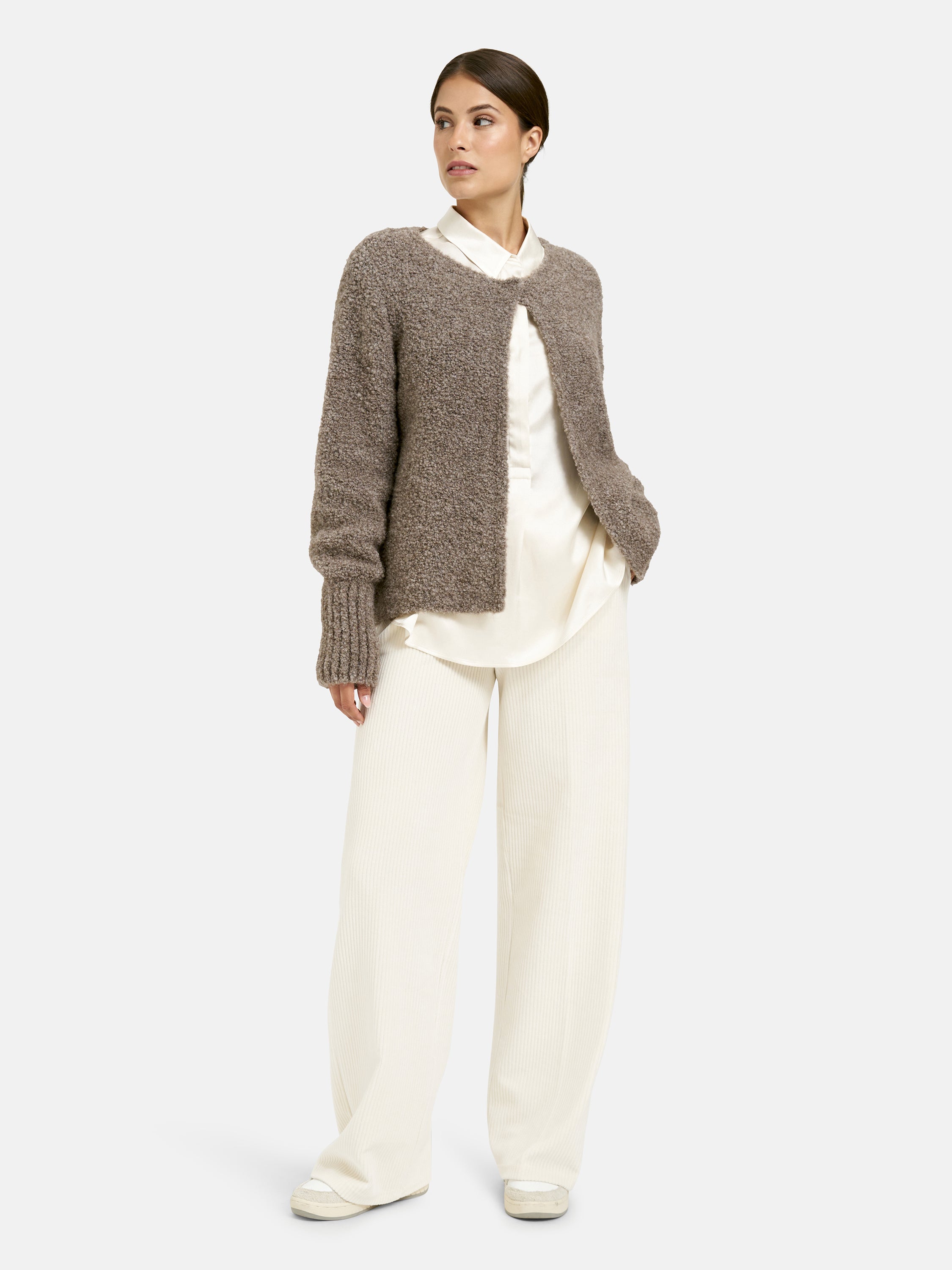 Cardigan mit Rundhalsausschnitt und Knopfdetail