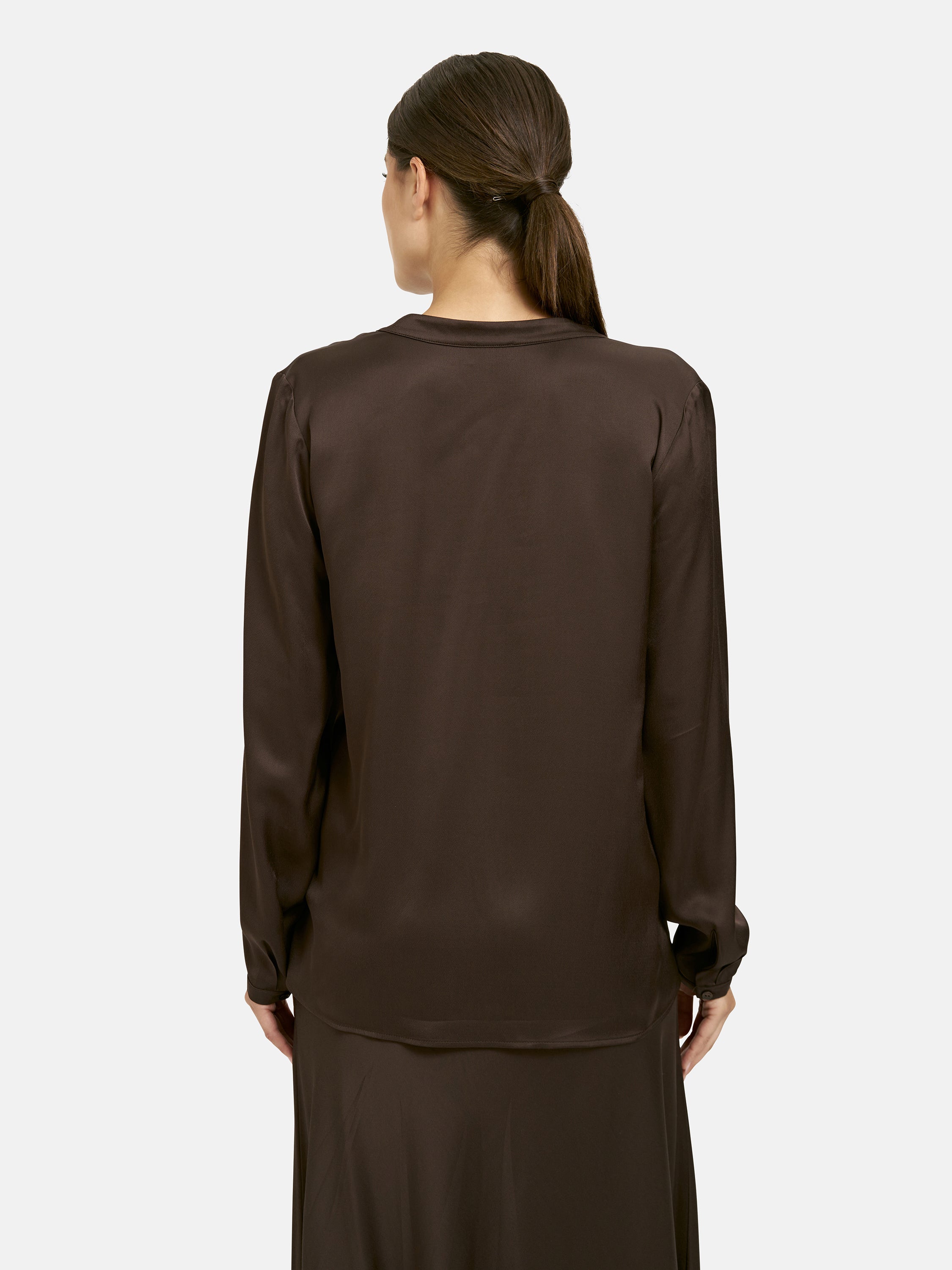 Bluse mit V-Ausschnitt in Satinoptik