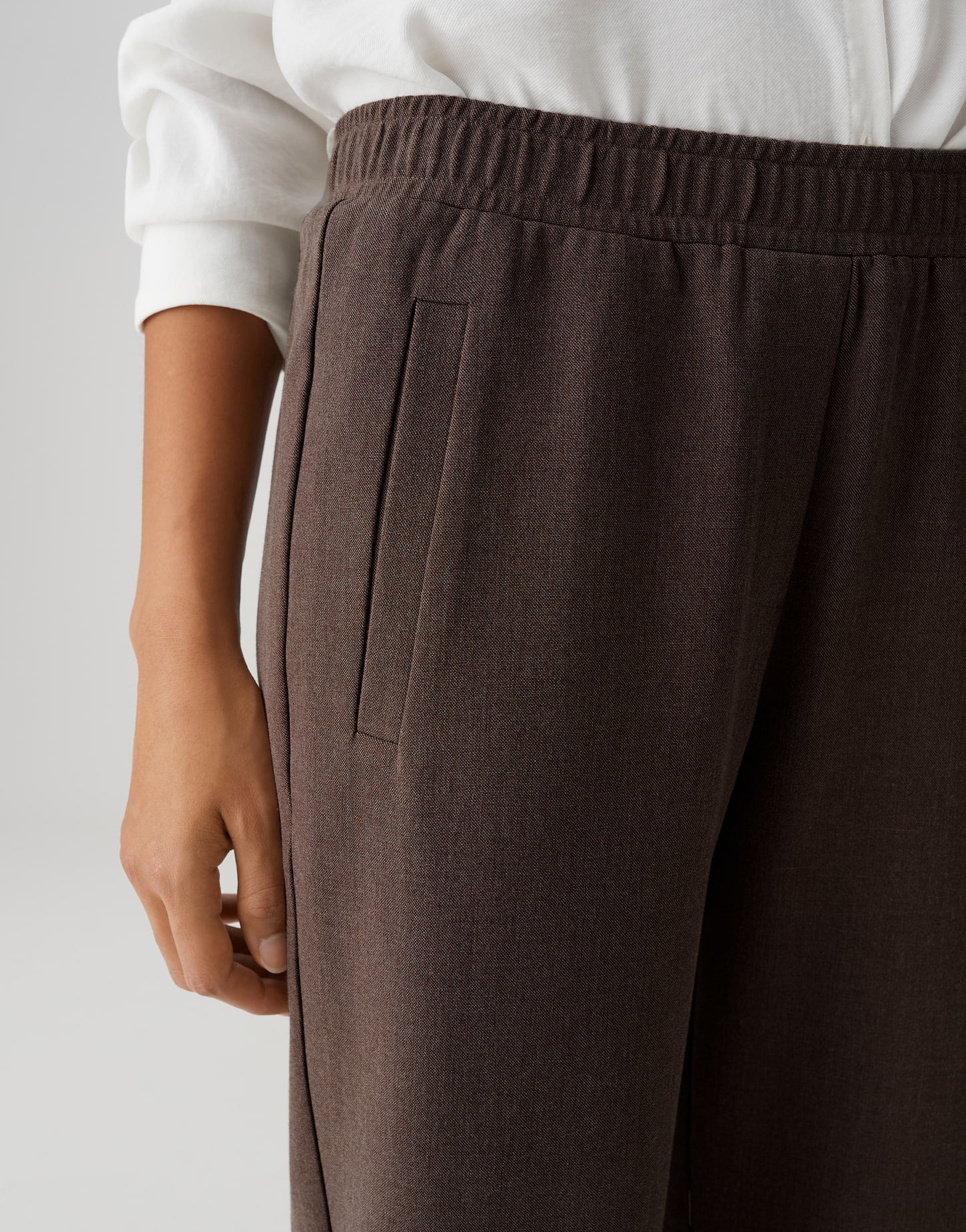 Bequeme Hose mit schmal zulaufendem Bein