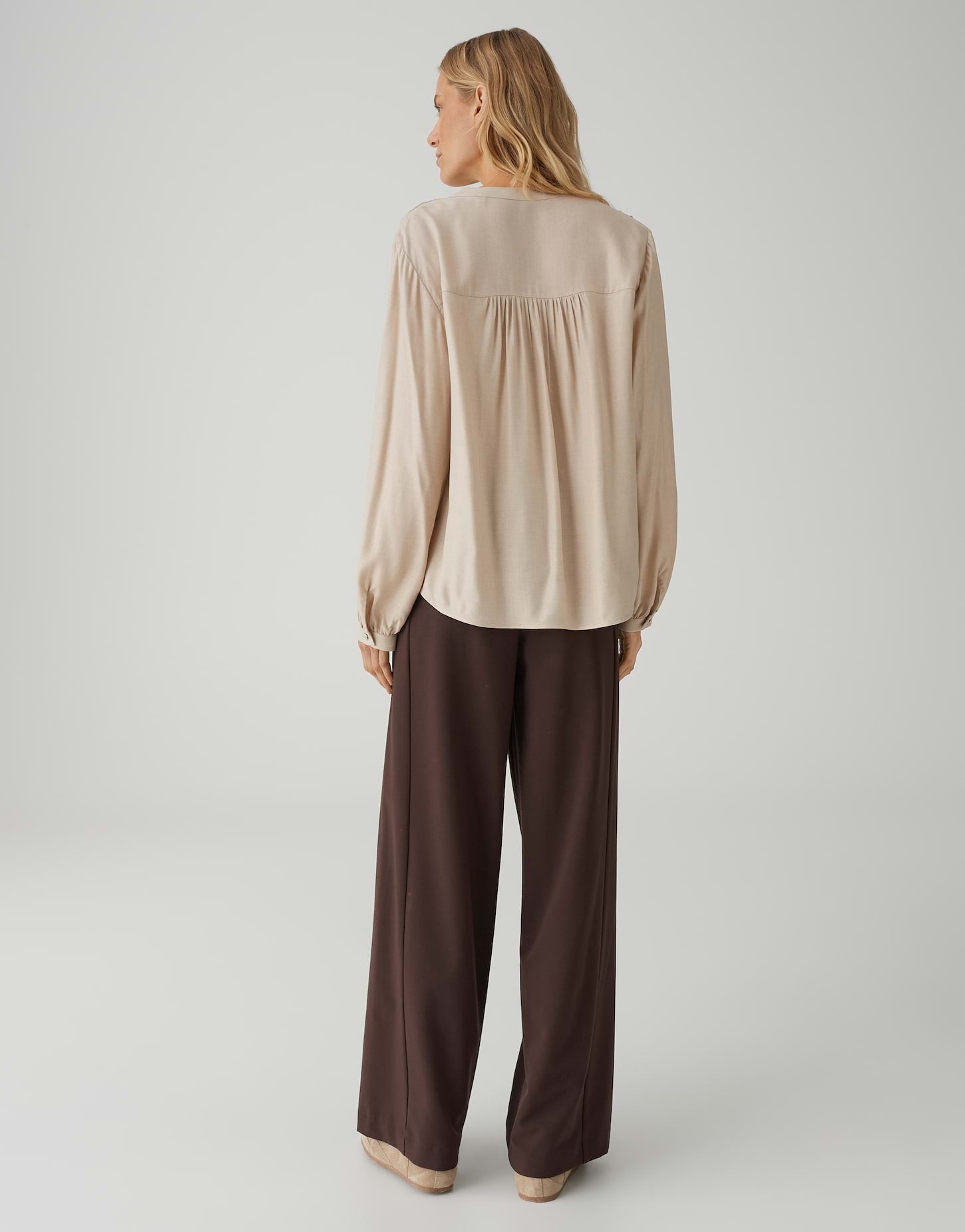 Feminine Bluse mit edlem Glanz