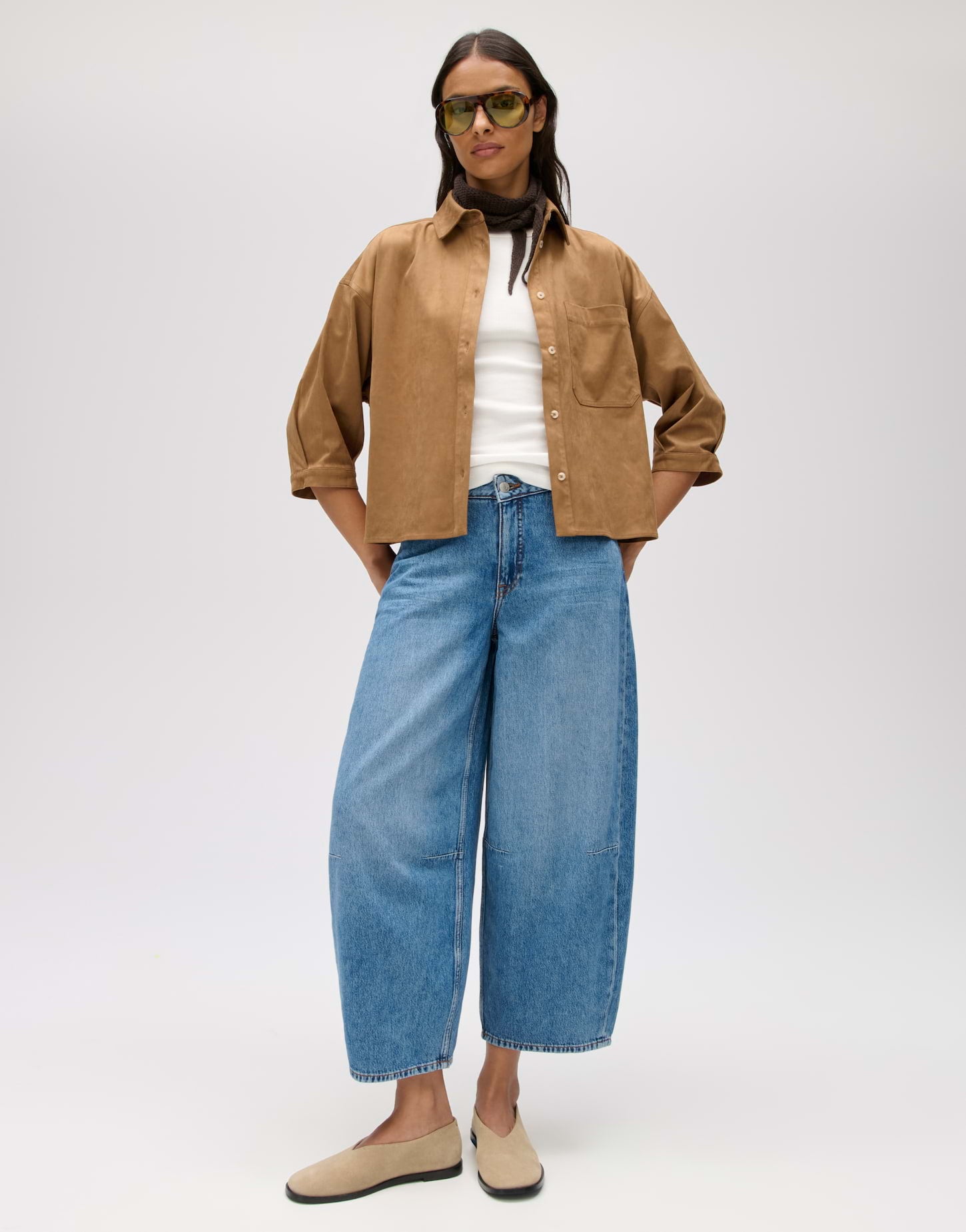 Moderner Utility-Chic – Das weiche Overshirt in cleaner Velours-Optik
