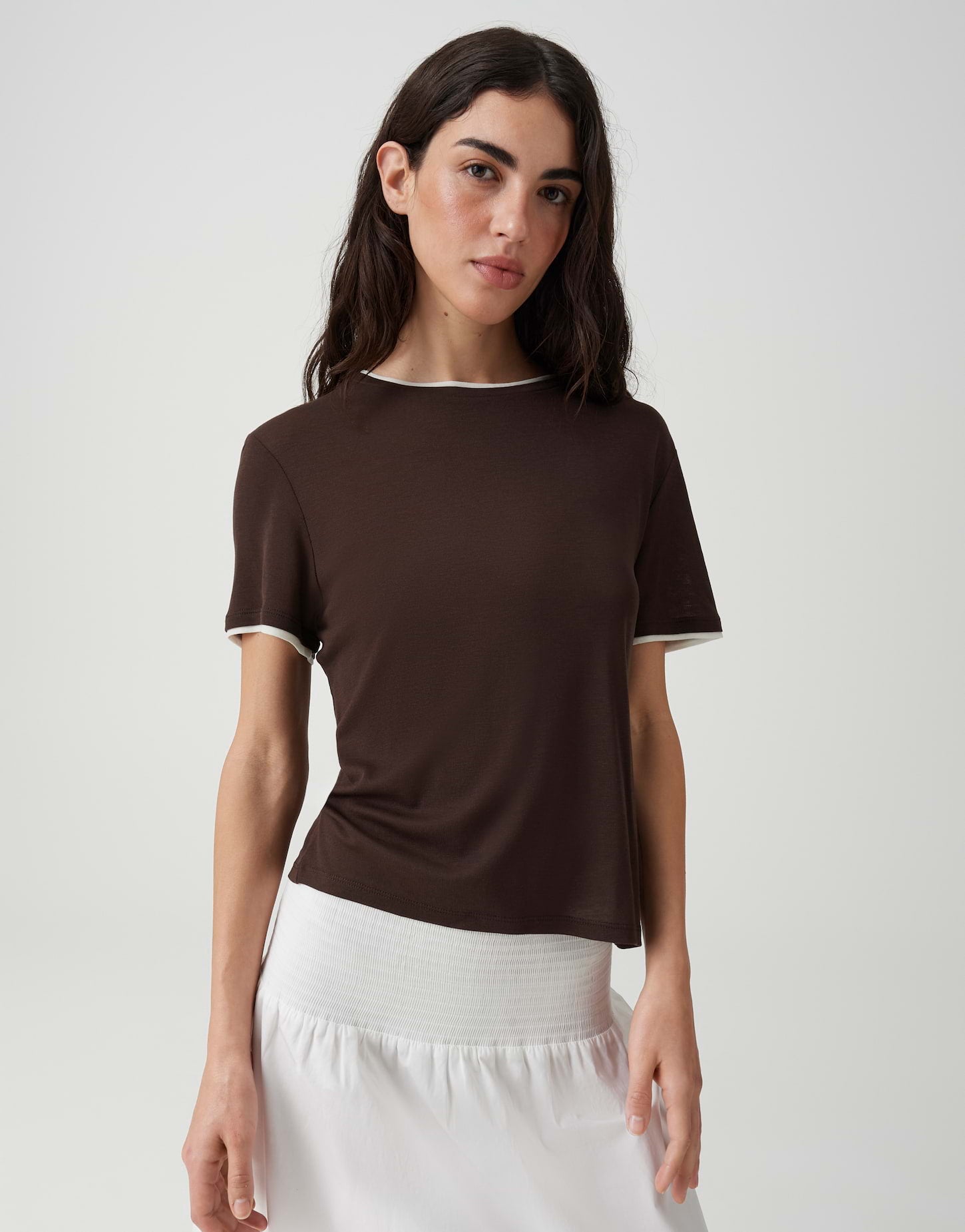 Lässiges Jersey-Shirt mit transparenten Paspel-Details