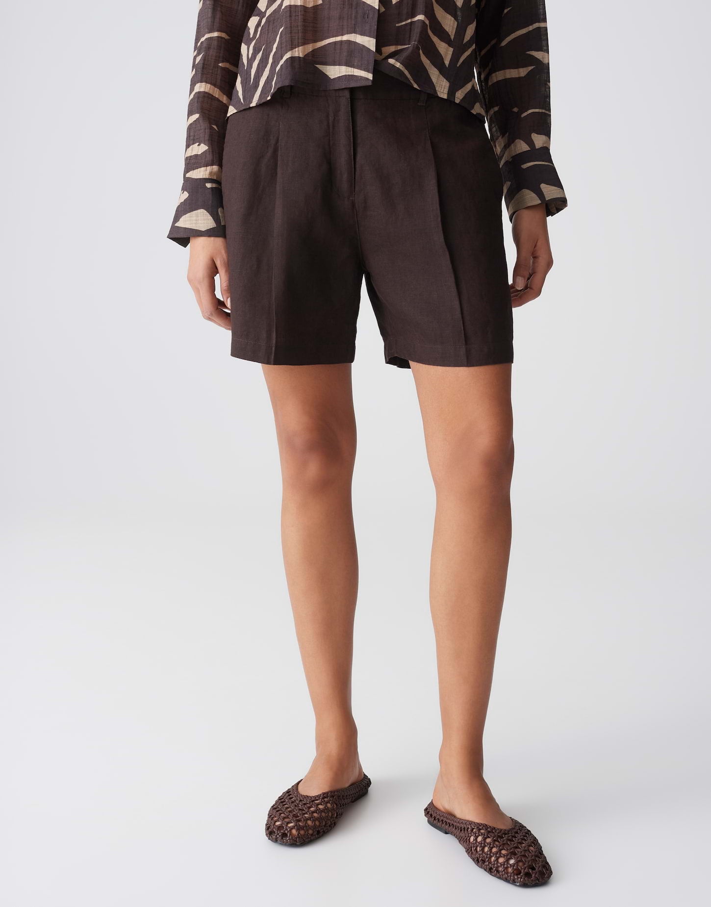 Deine Shorts mit natürlicher Leinenstruktur