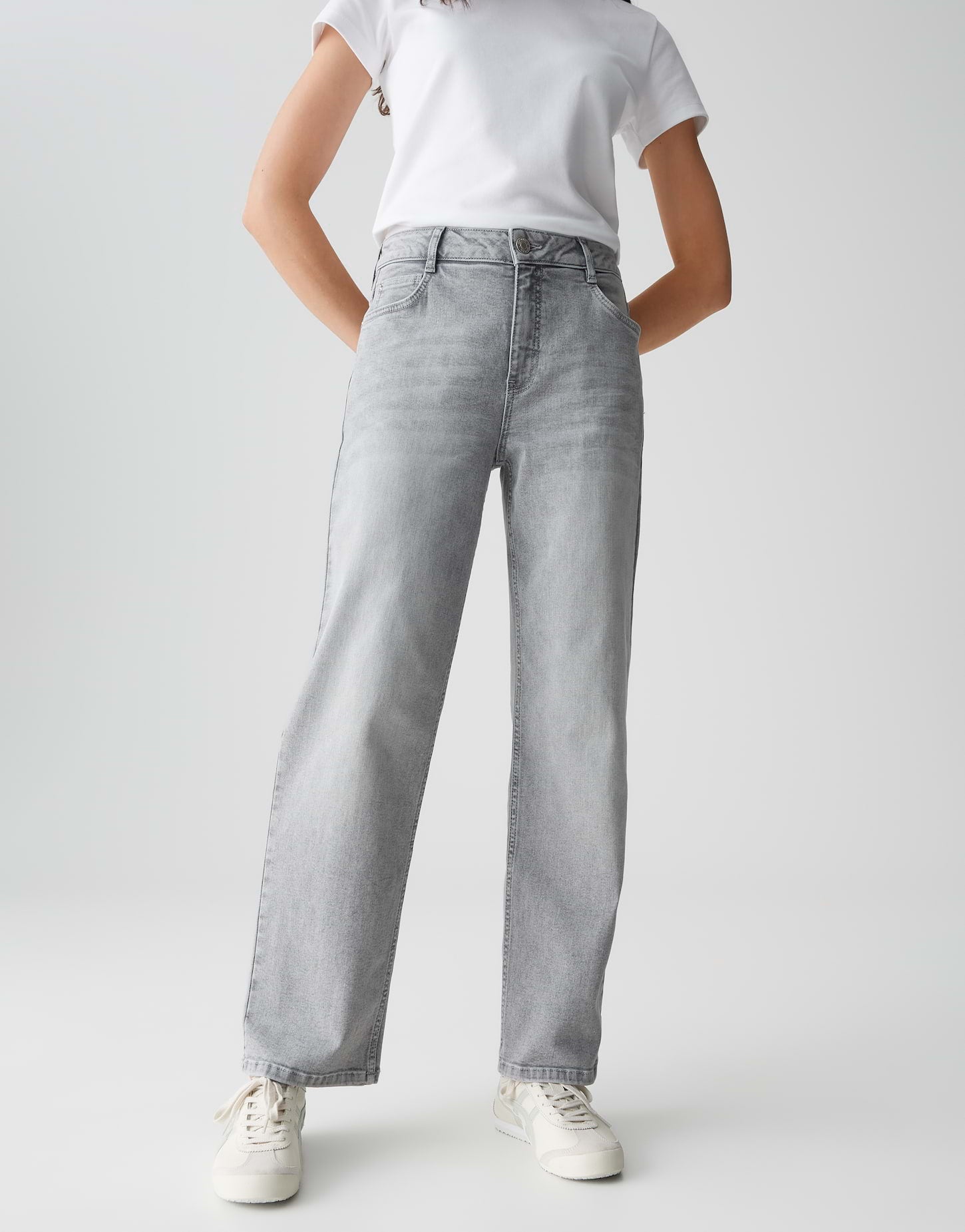 Cropped Straight Denim in Hellgrau