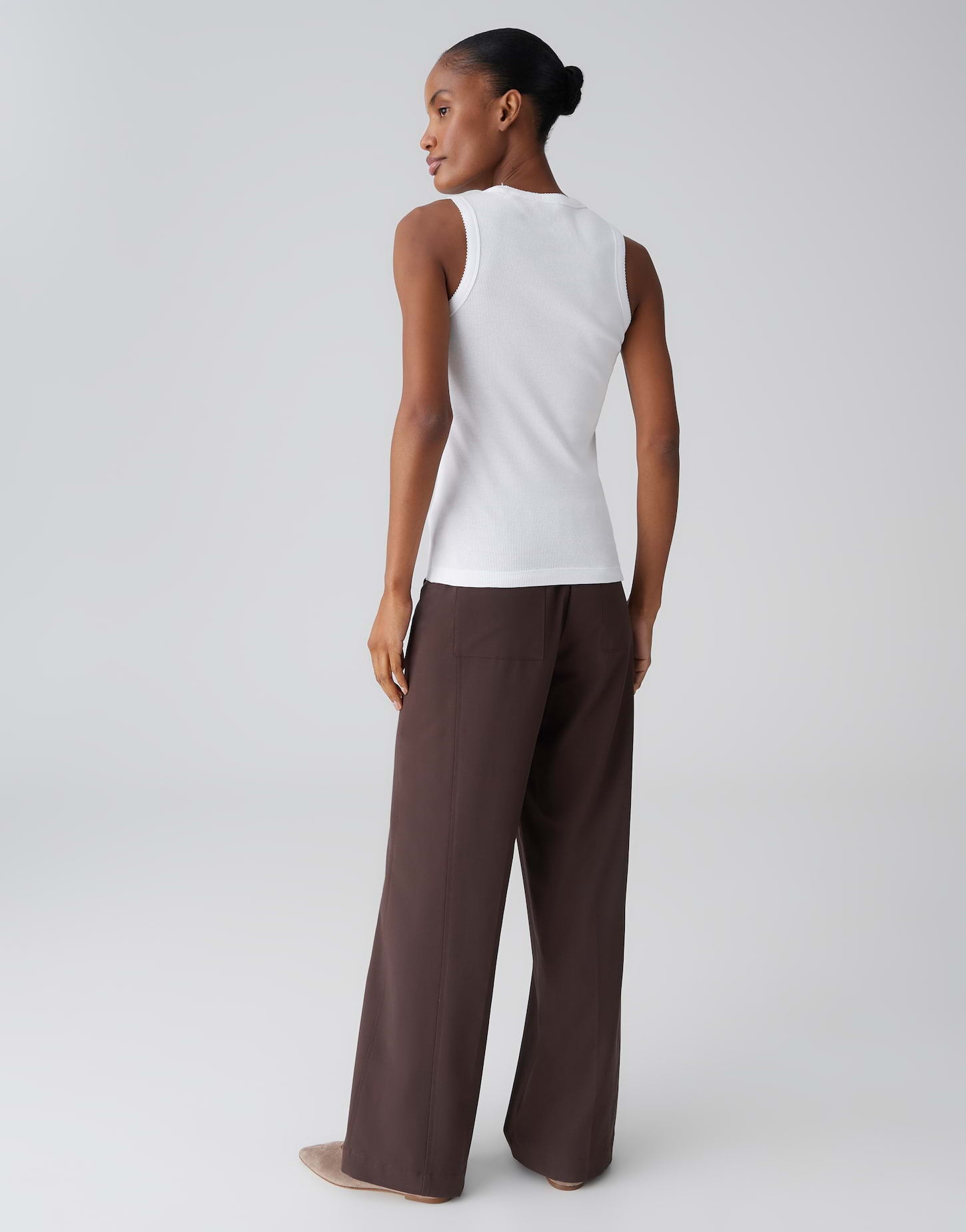 Neues Ripp-Top mit Spitzenborte