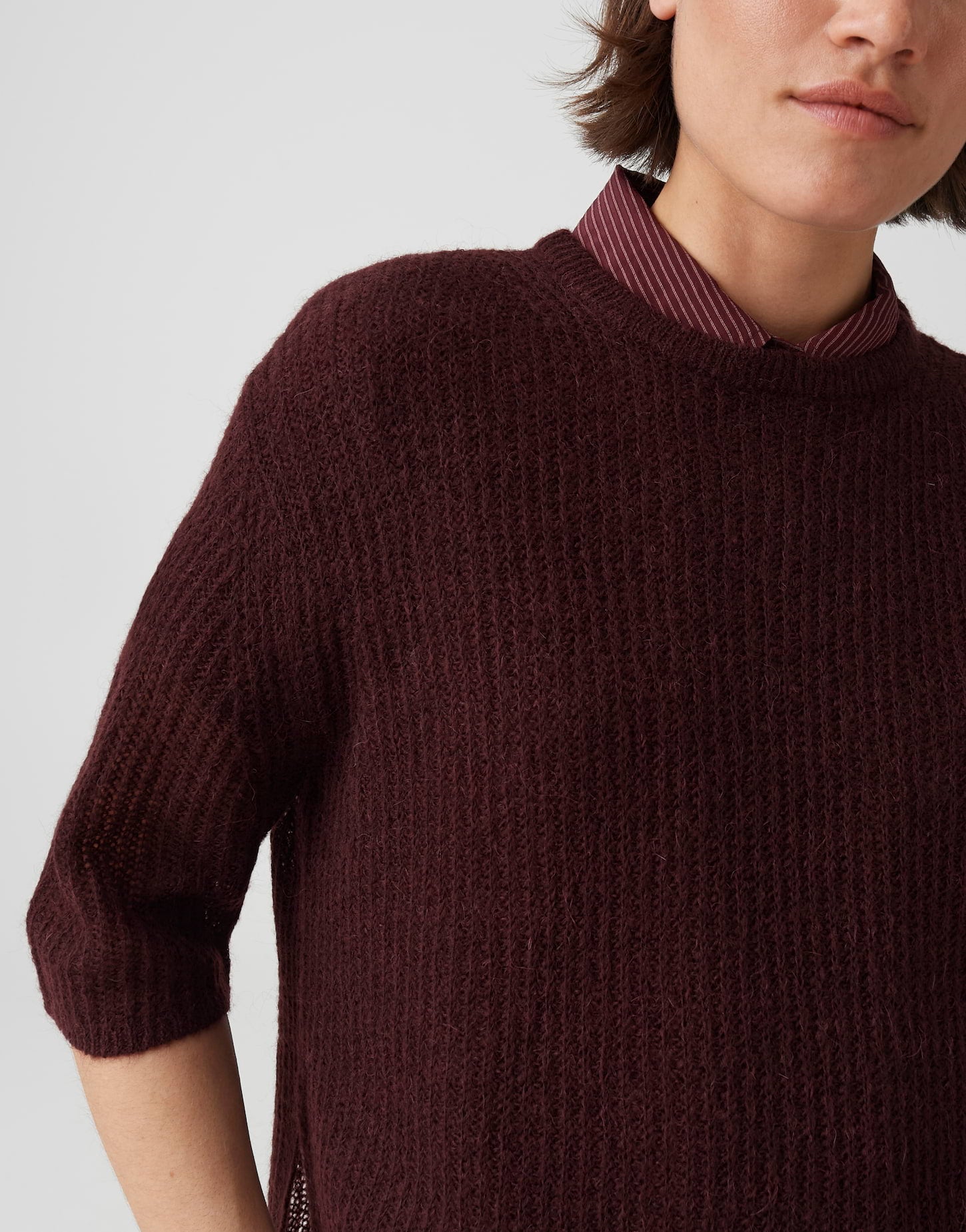 Dein luftiger Feinstrick-Pullover mit Seitenschlitzen