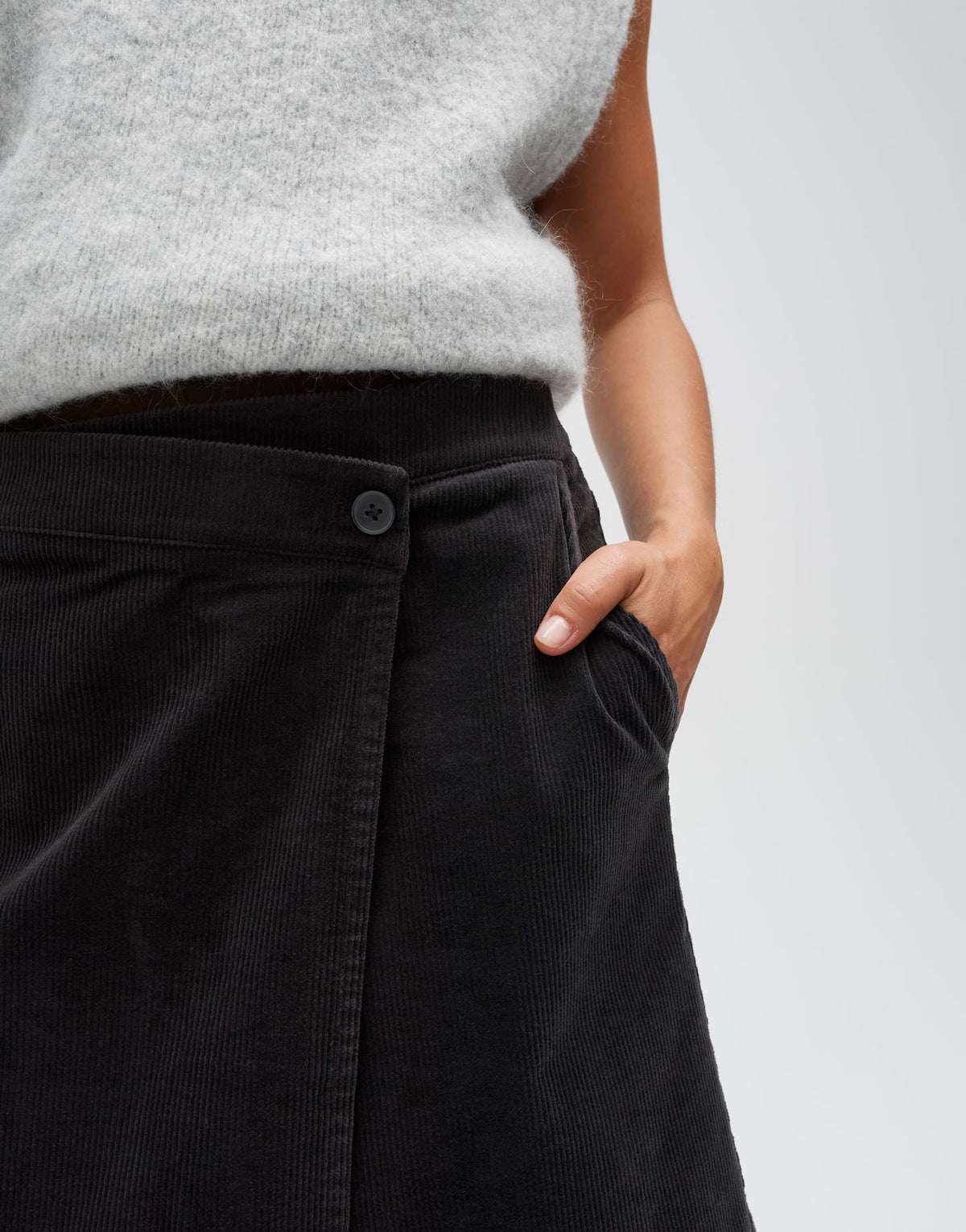 Moderner Cord-Chic mit Twist: Der Minirock Realba