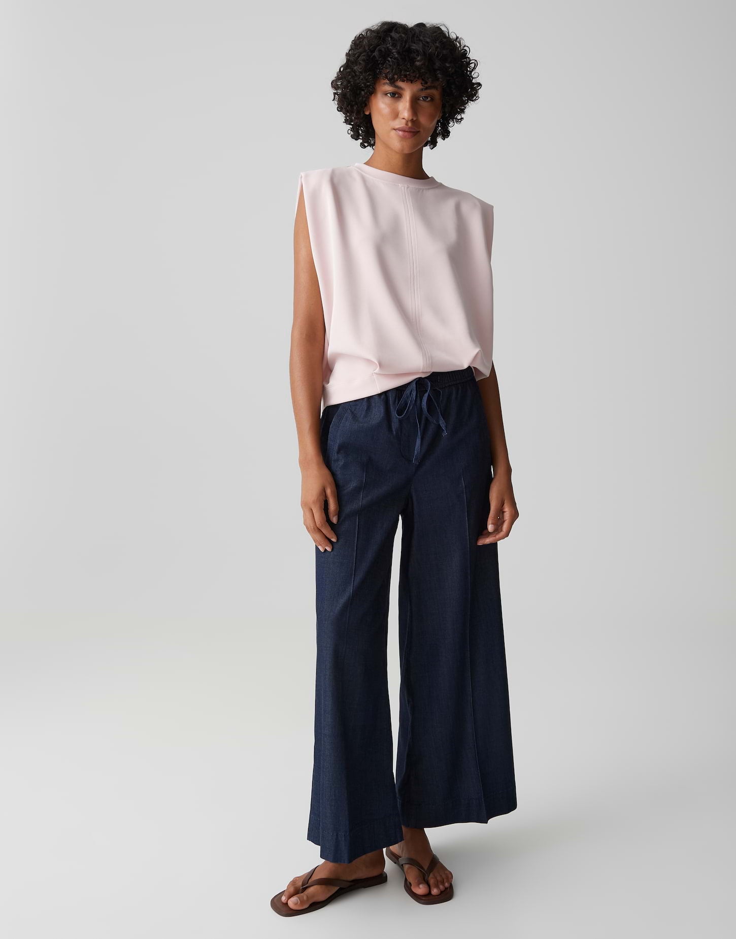 Dieses ultraleichte Sweattop in zartem Rosé definiert modernen Komfort völlig neu 