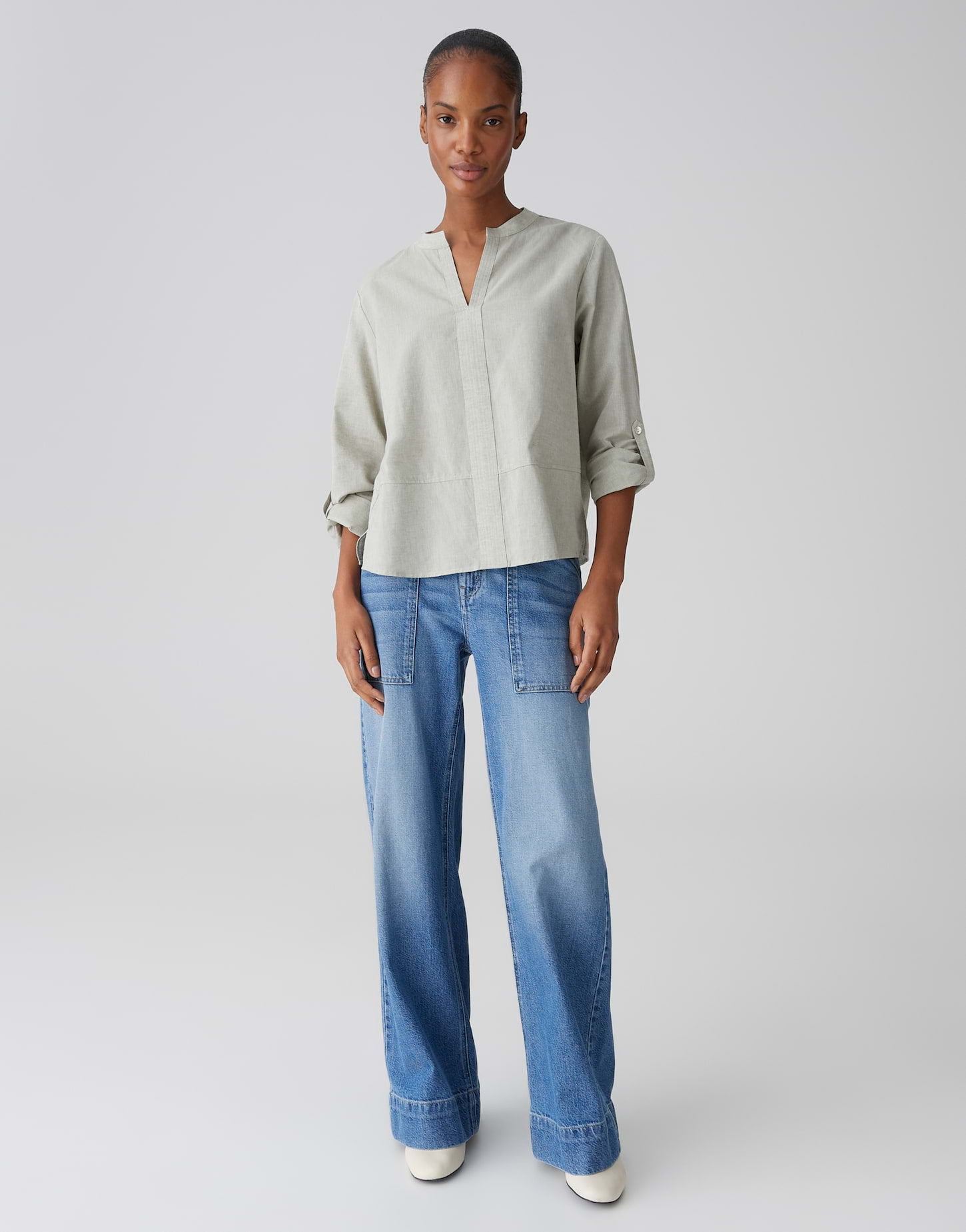 Leinenbluse in natürlicher Leichtigkeit mit edlem Glanz