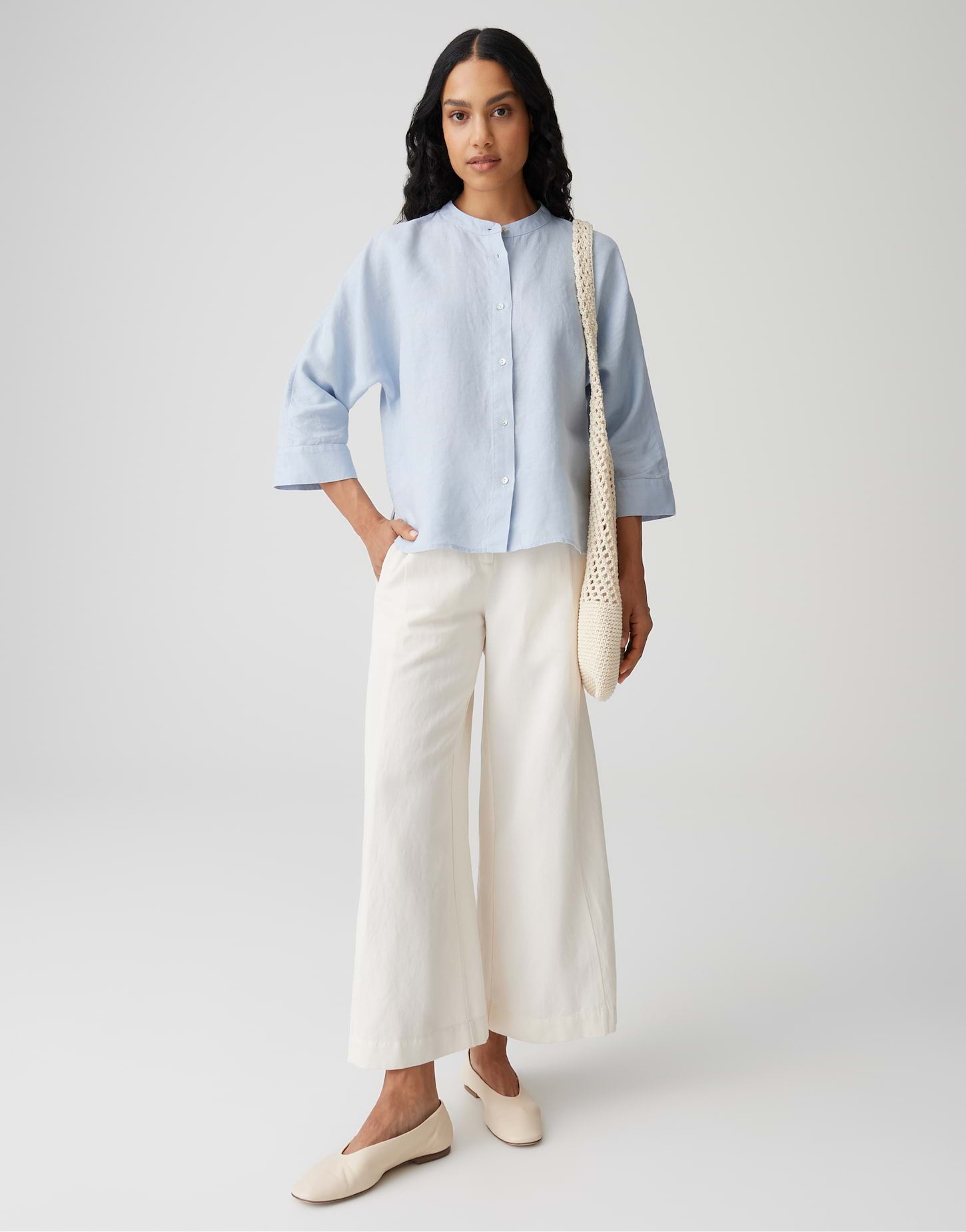 Die edle Leinenbluse mit Stehkragen