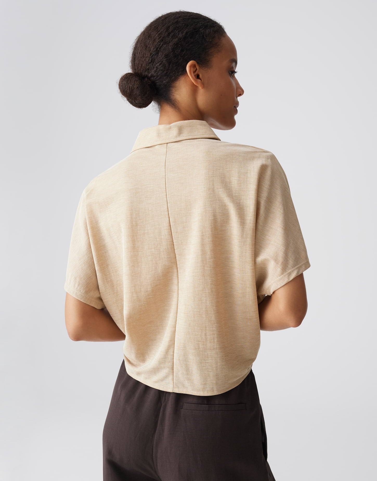 Deine Boxy-Bluse mit Knoten-Detail