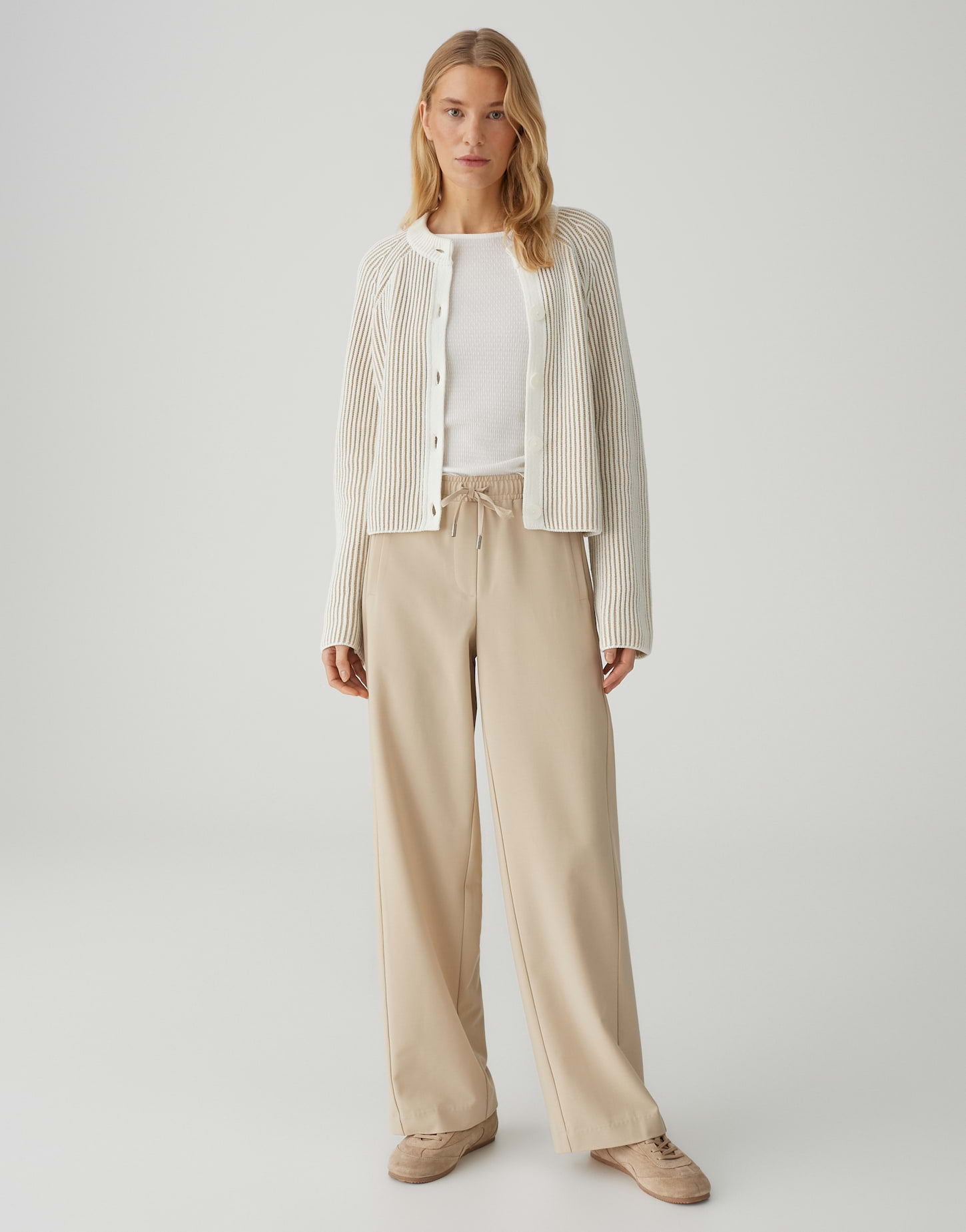 Moderner Strickjacke mit Two-Tone-Details