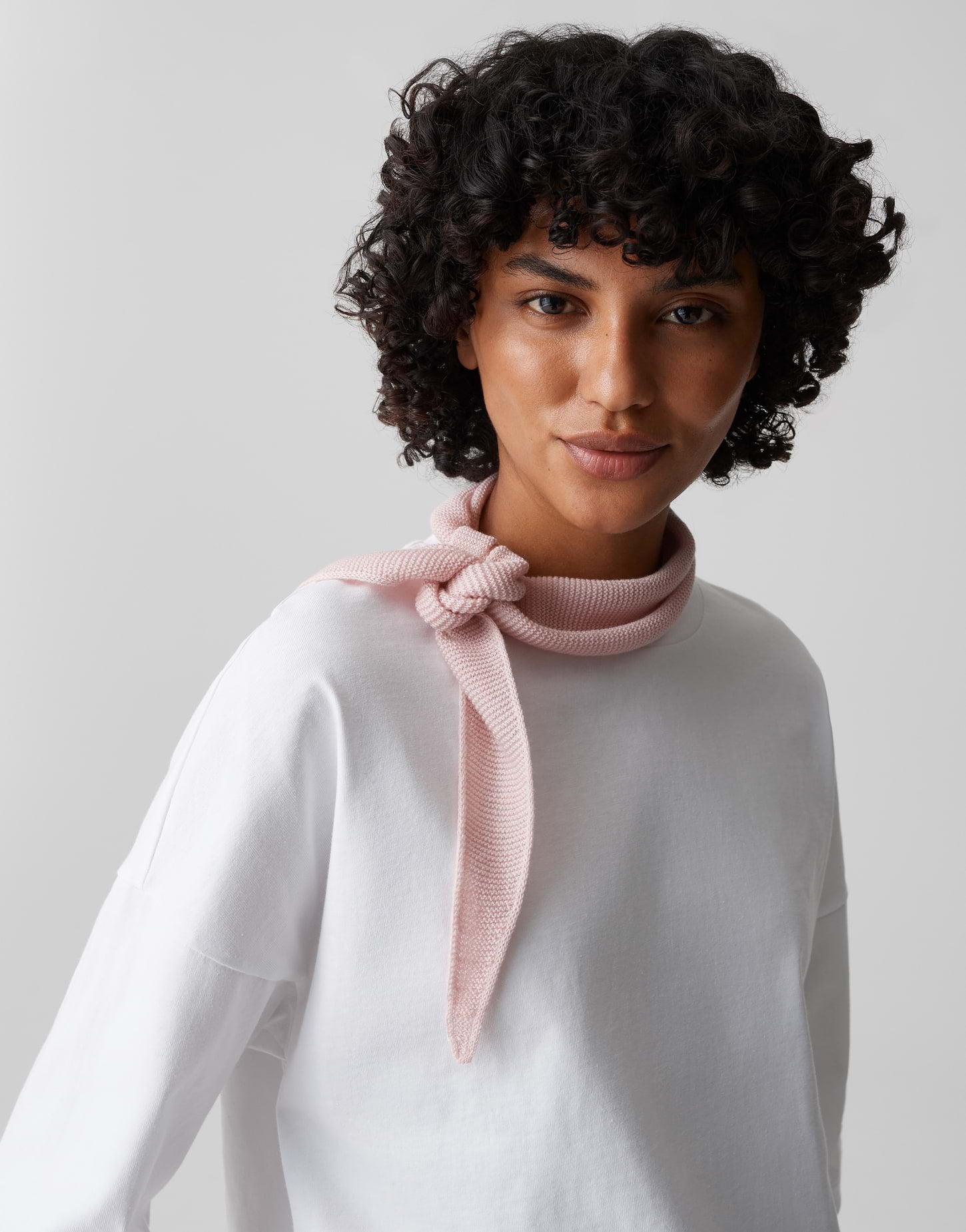 Kuscheliger Akzent für kühle Tage Feinstrick-Schal