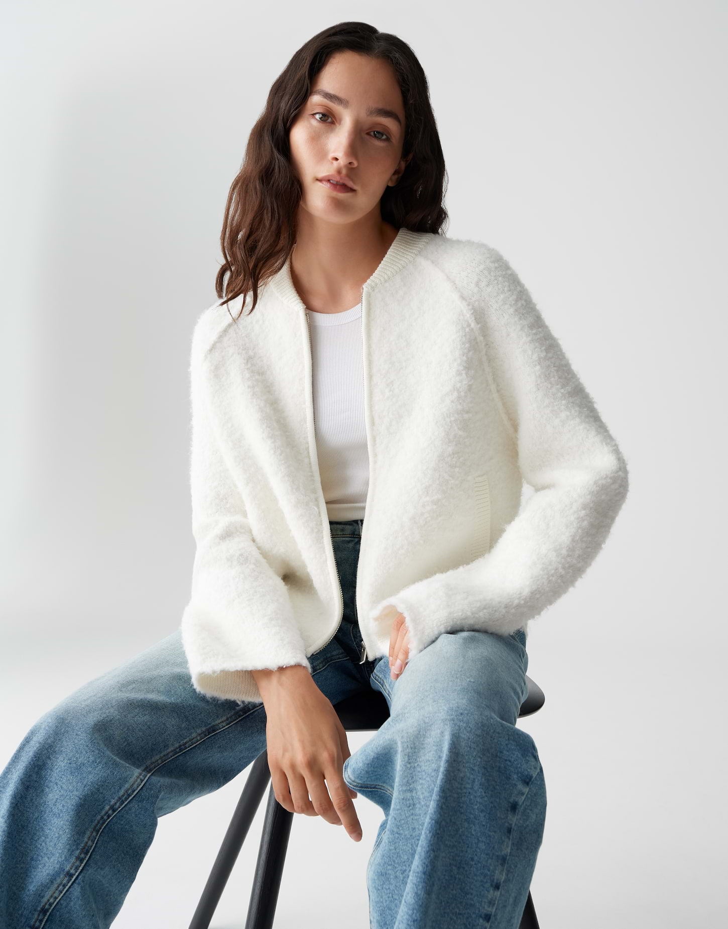 Strickjacke im Blousonstil aus softem Bouclé-Garn