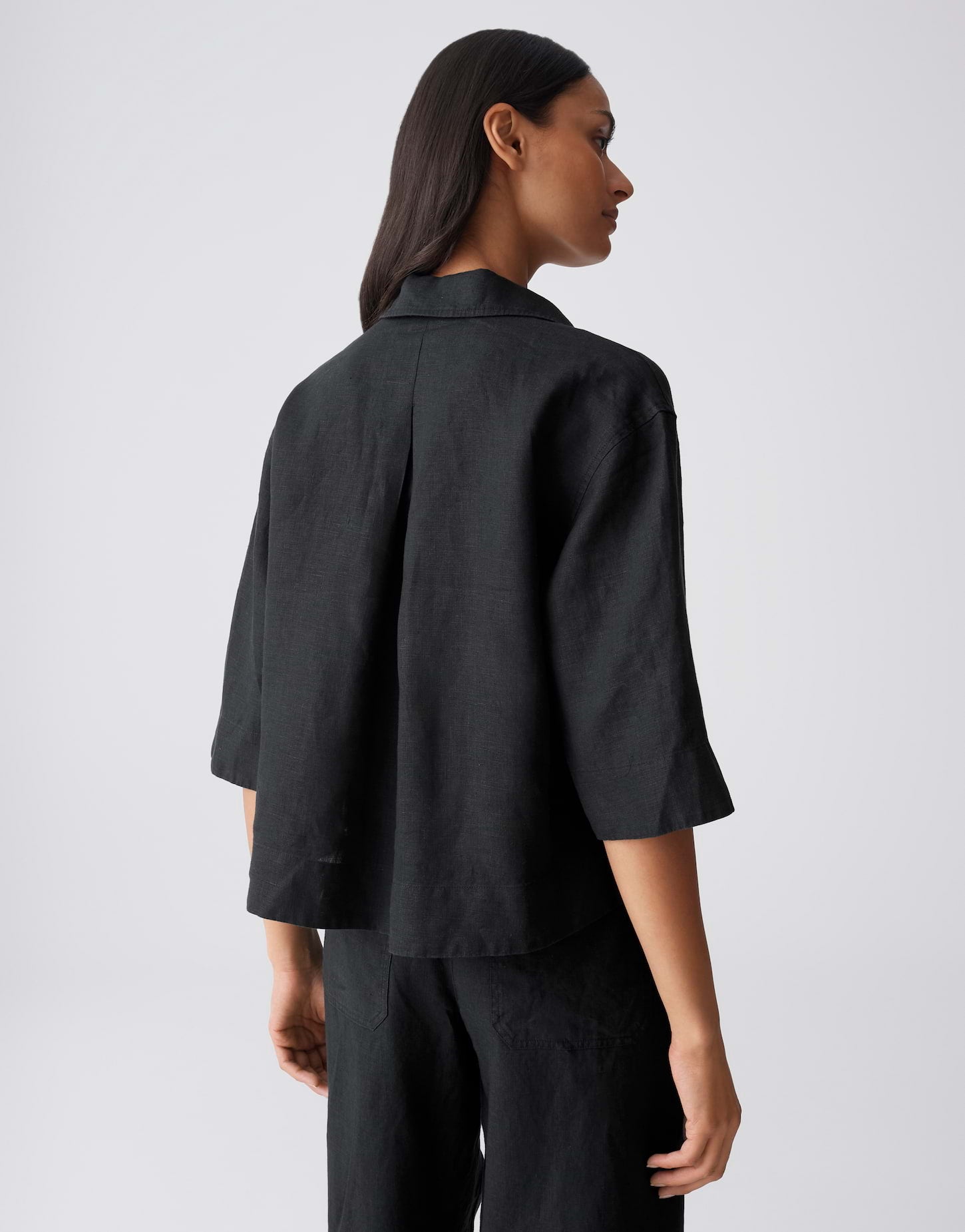 Deine oversized Leinenbluse mit Perlmuttknöpfen