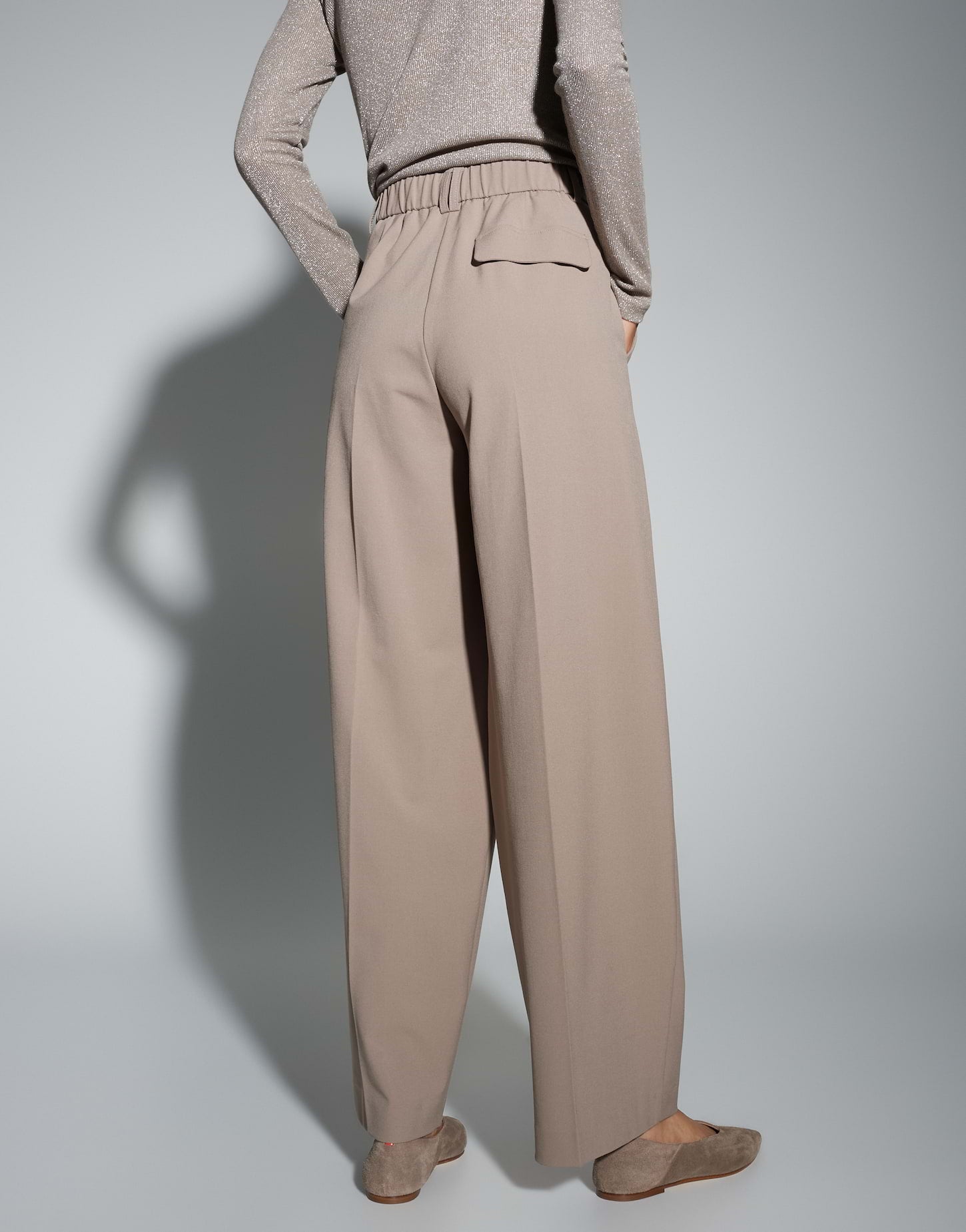 Moderne Bundfaltenhose mit Barrel Leg