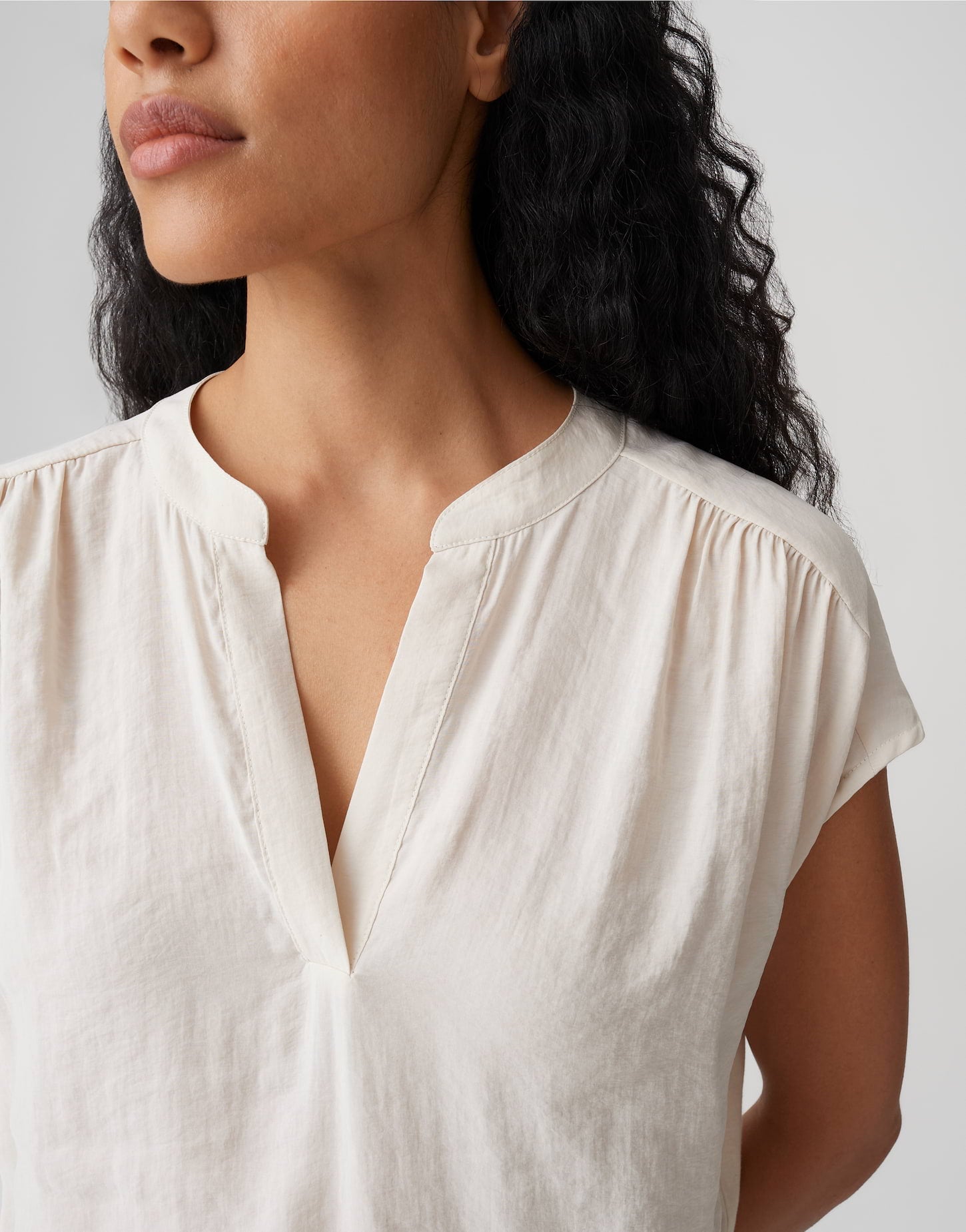 Fließende Bluse mit edlen Falten-Details