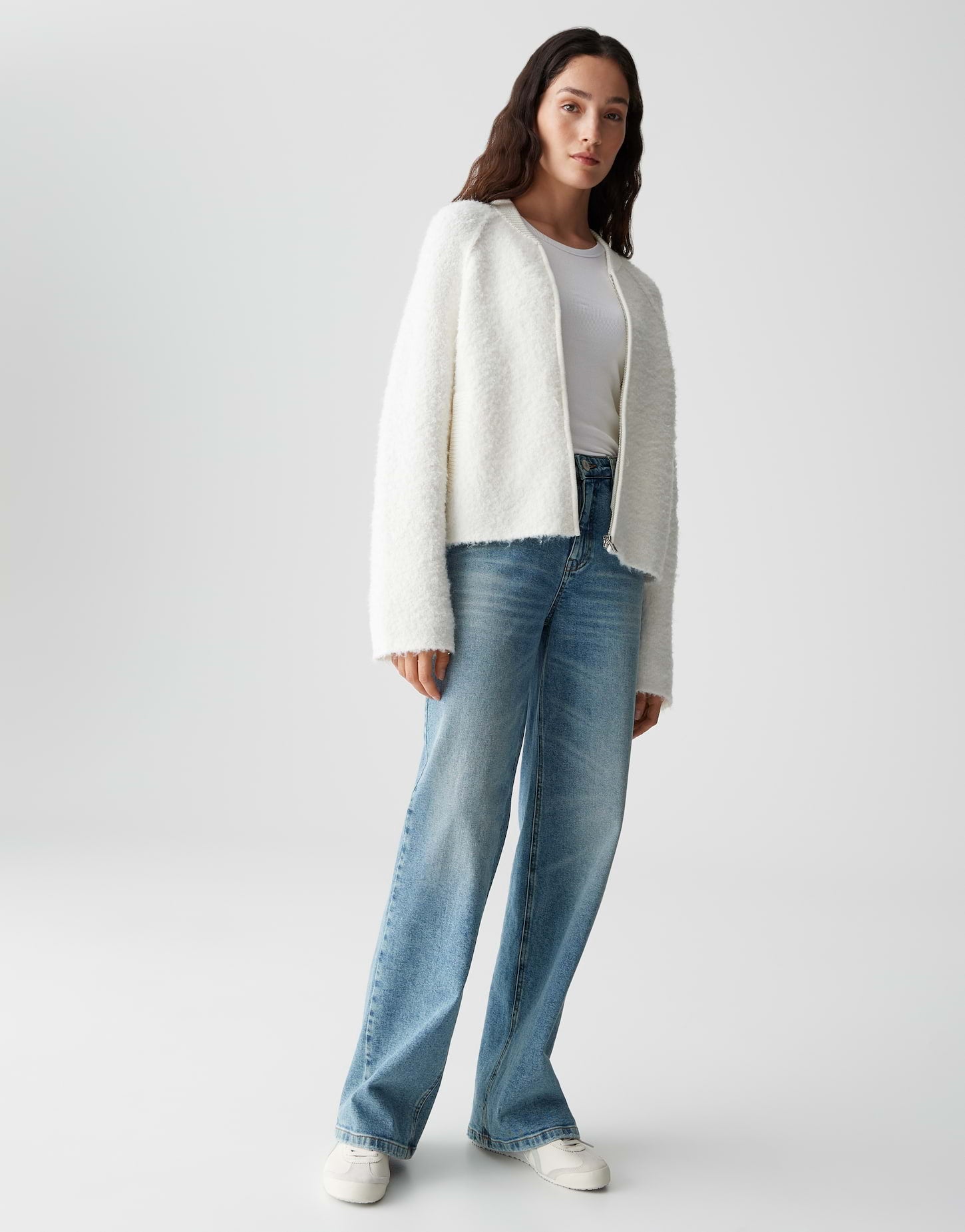 Strickjacke im Blousonstil aus softem Bouclé-Garn