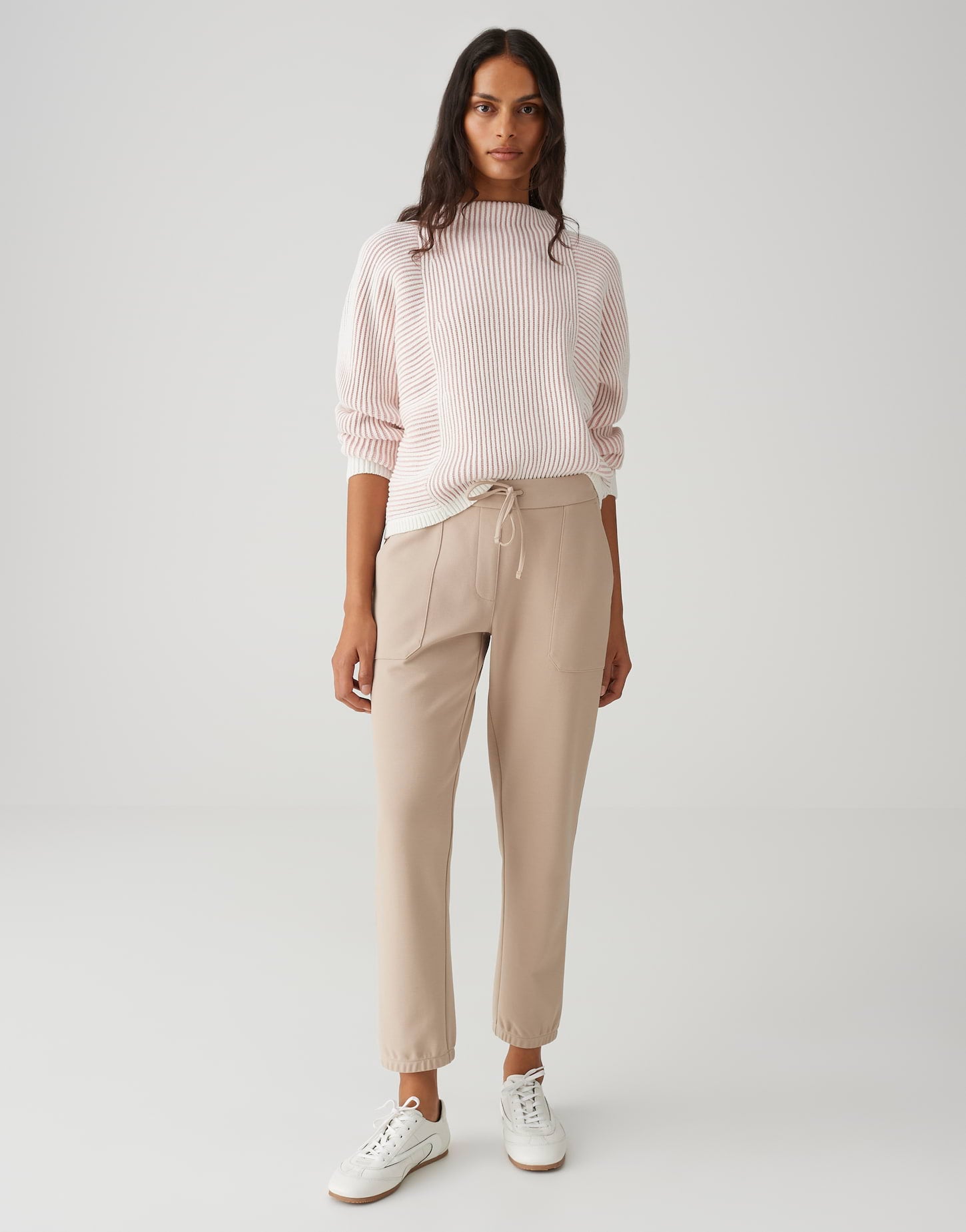 Strickpullover mit Schleifen-Schnitt und Fledermausärmeln