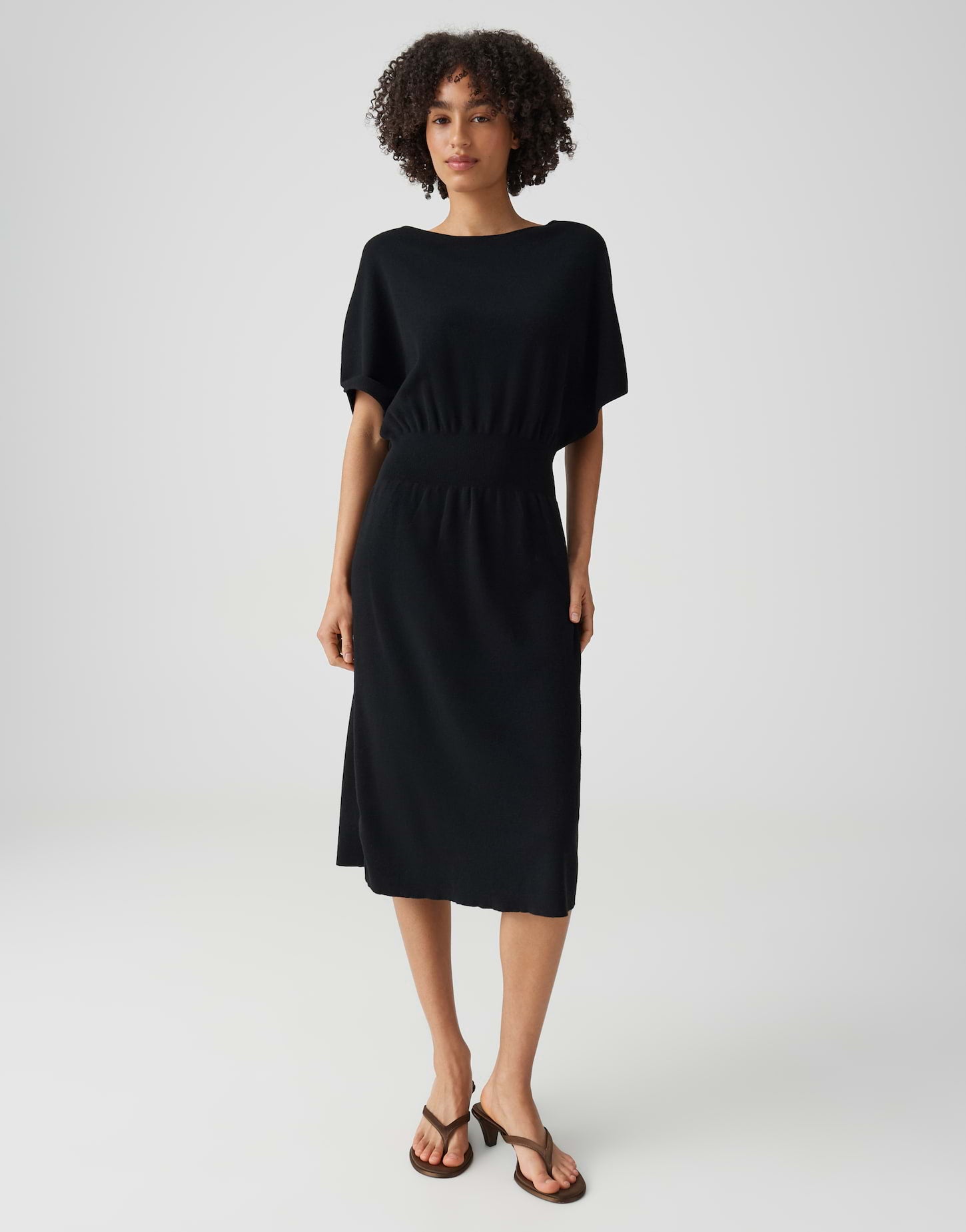 Das feminine Feinstrick-Kleid mit schmeichelhafter Silhouette