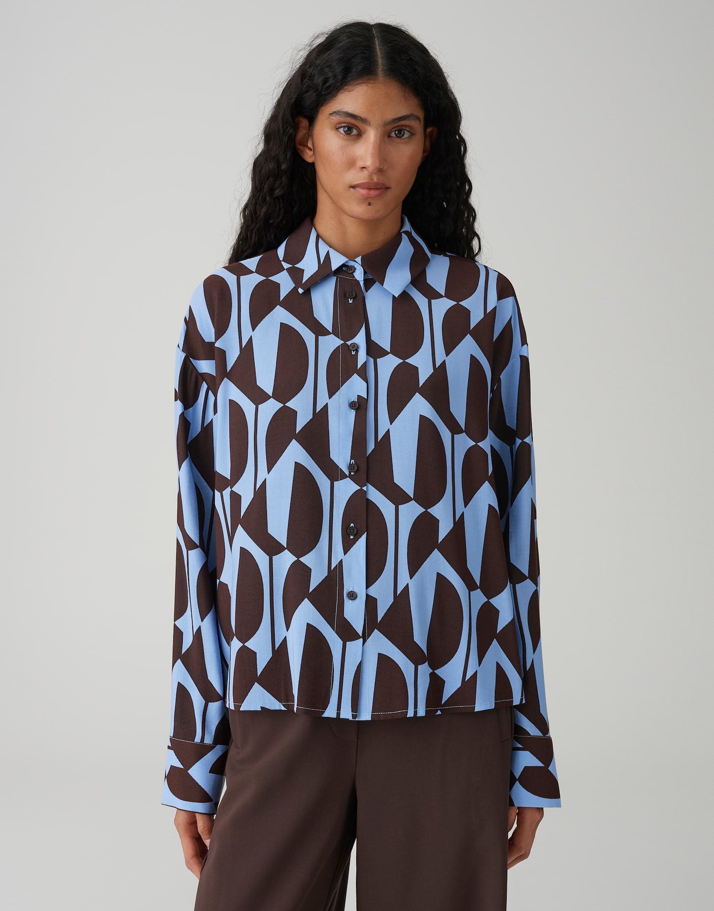 Hemdbluse mit weitem Schnitt und Twillstruktur