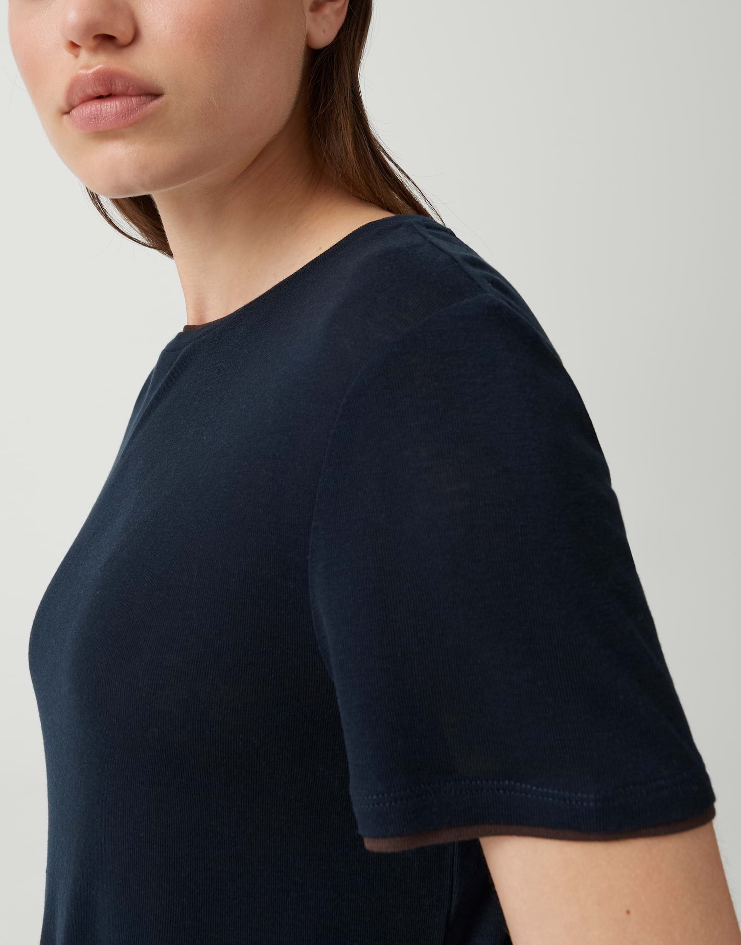 Lässiges Jersey-Shirt mit transparenten Paspel-Details