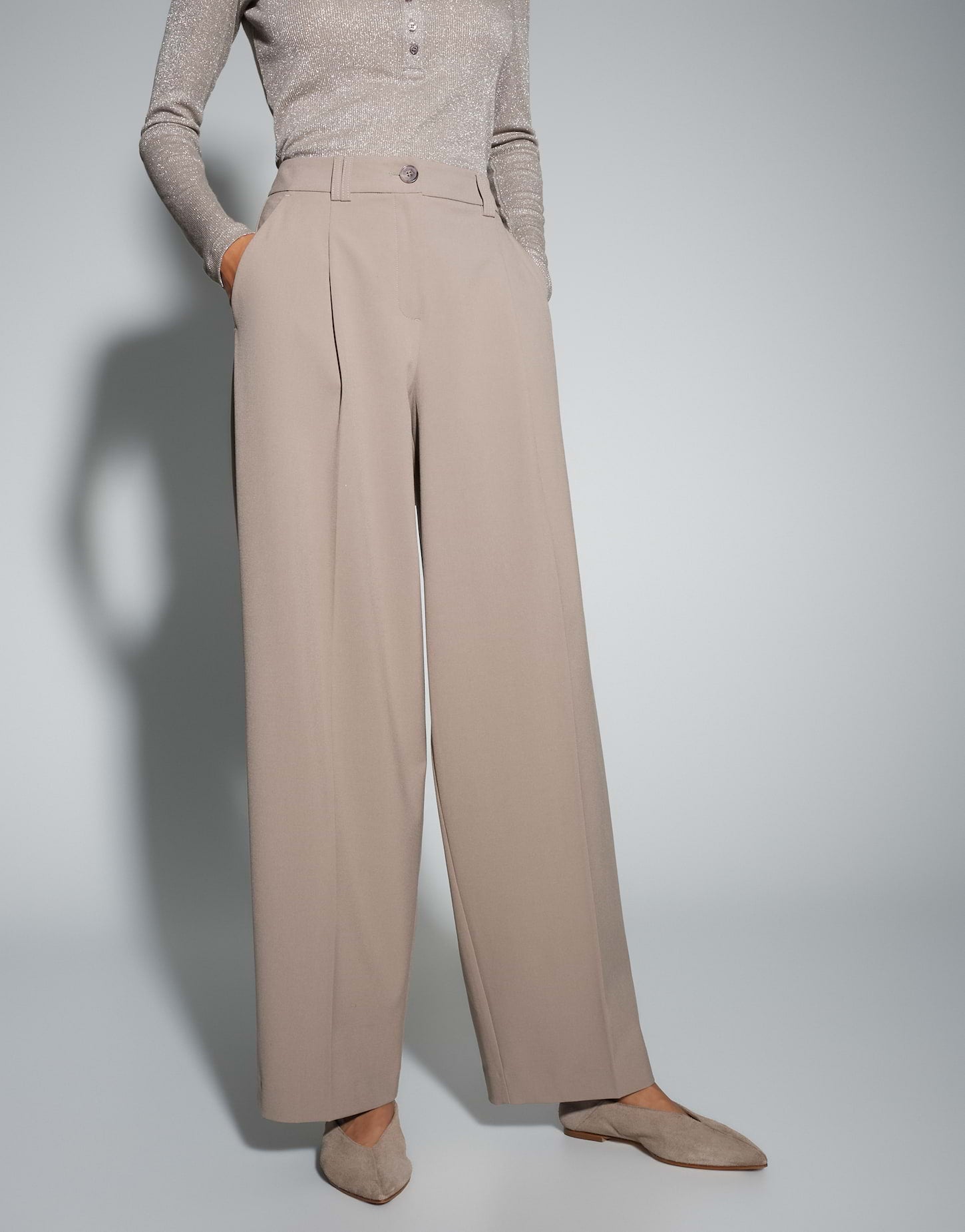 Moderne Bundfaltenhose mit Barrel Leg