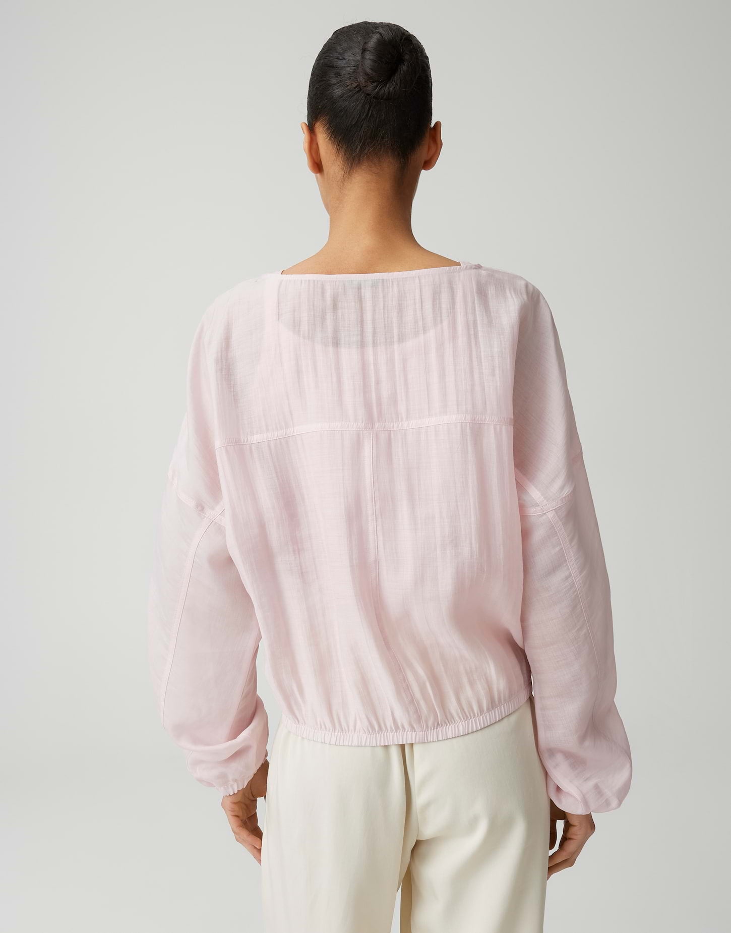 Urban Chic: Dein neues Oversize-Shirt mit Struktur-Effekt