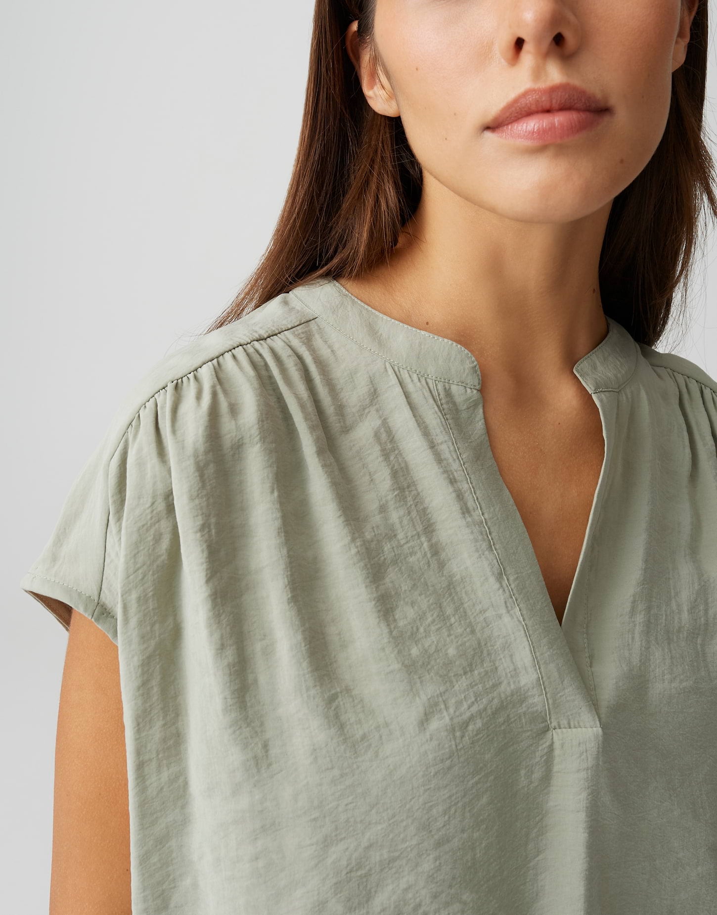 Fließende Bluse mit edlen Falten-Details