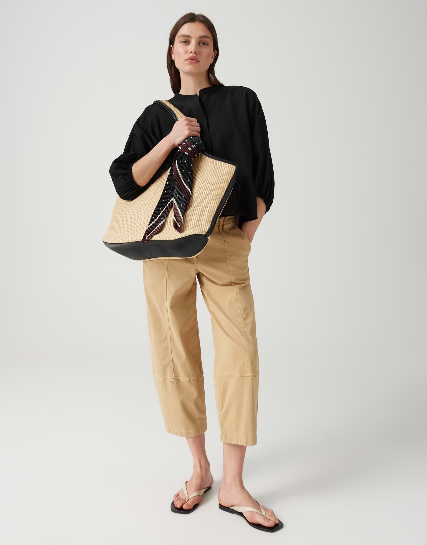 Das plissierte Satin-Tuch im Punkte-Look